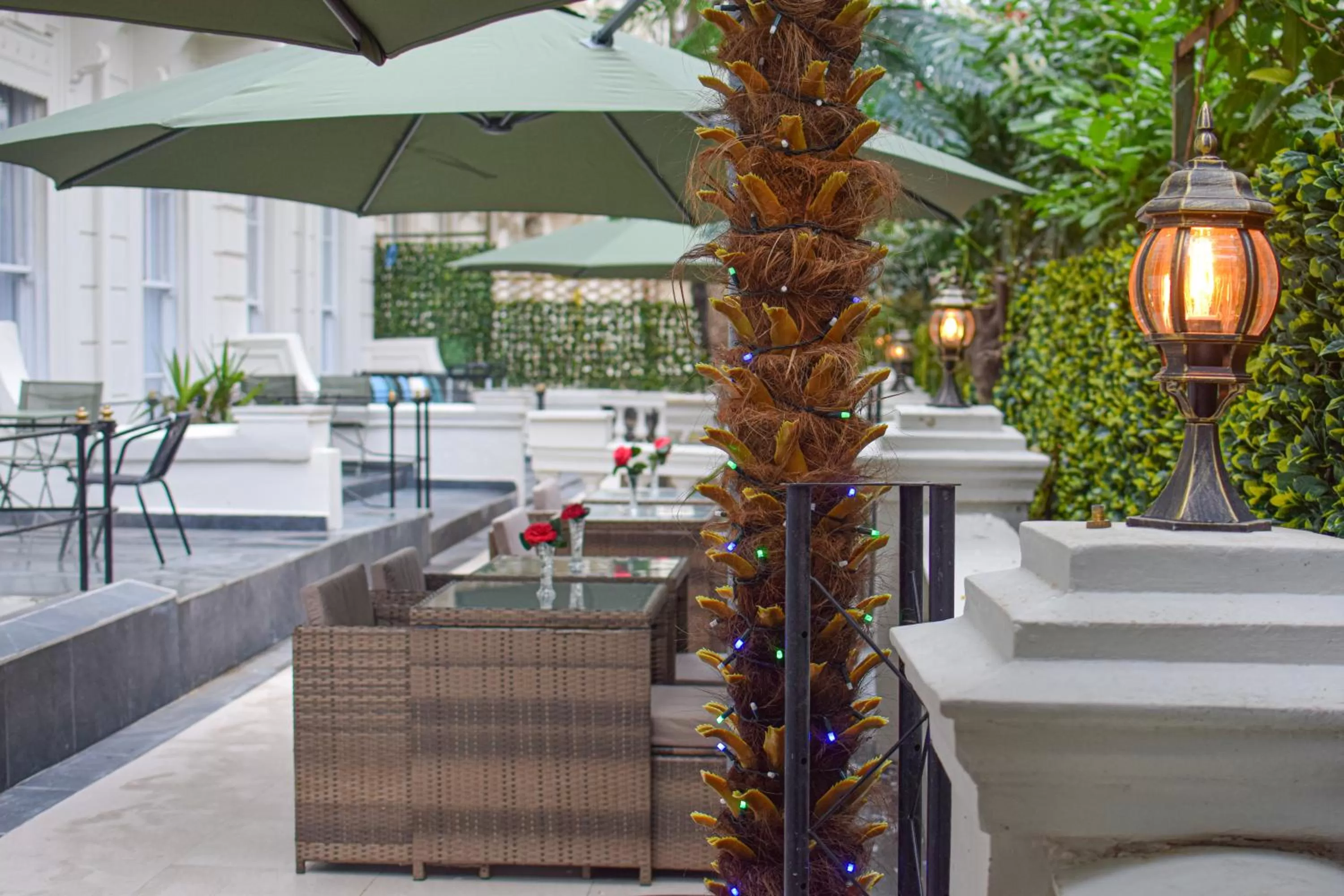 Property building in Pembridge Palace Hotel