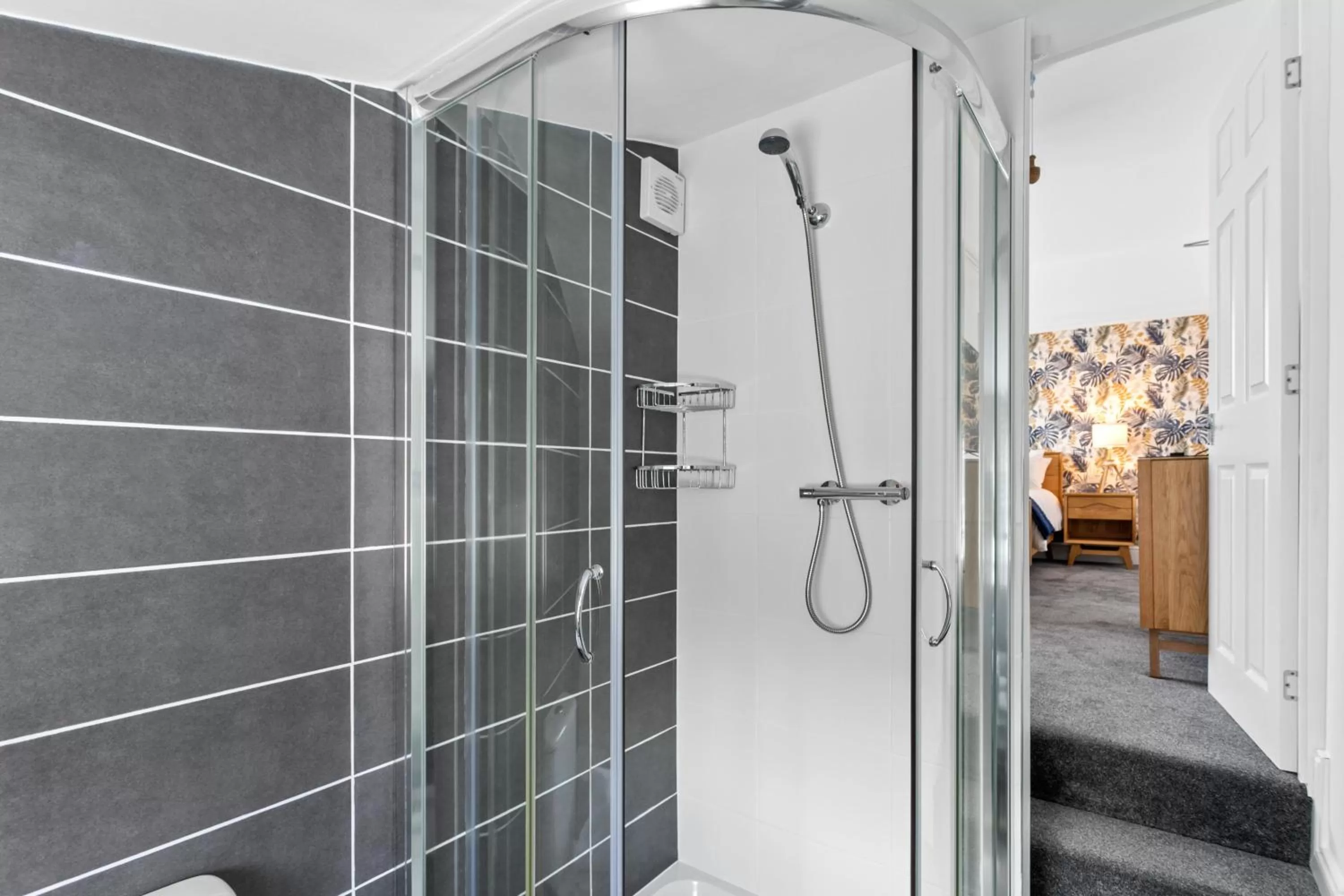 Shower, Bathroom in Stover Lodge