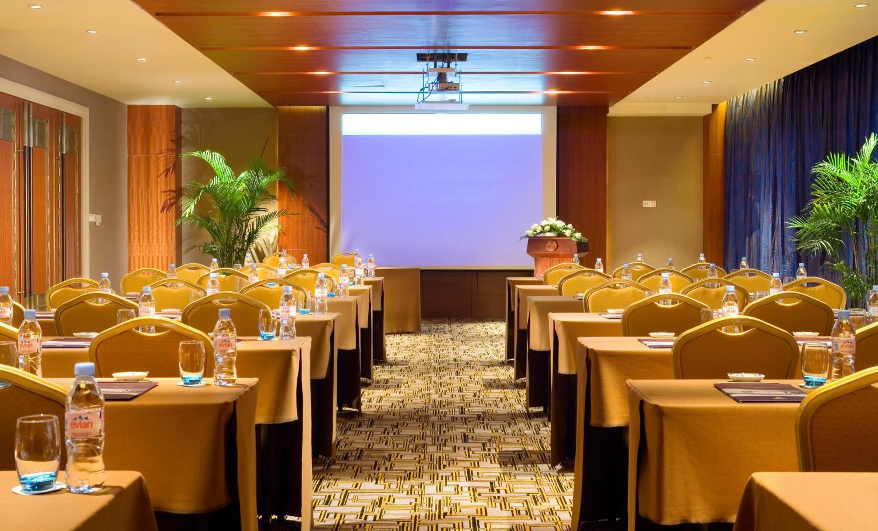 Business facilities in Wyndham Garden Suzhou