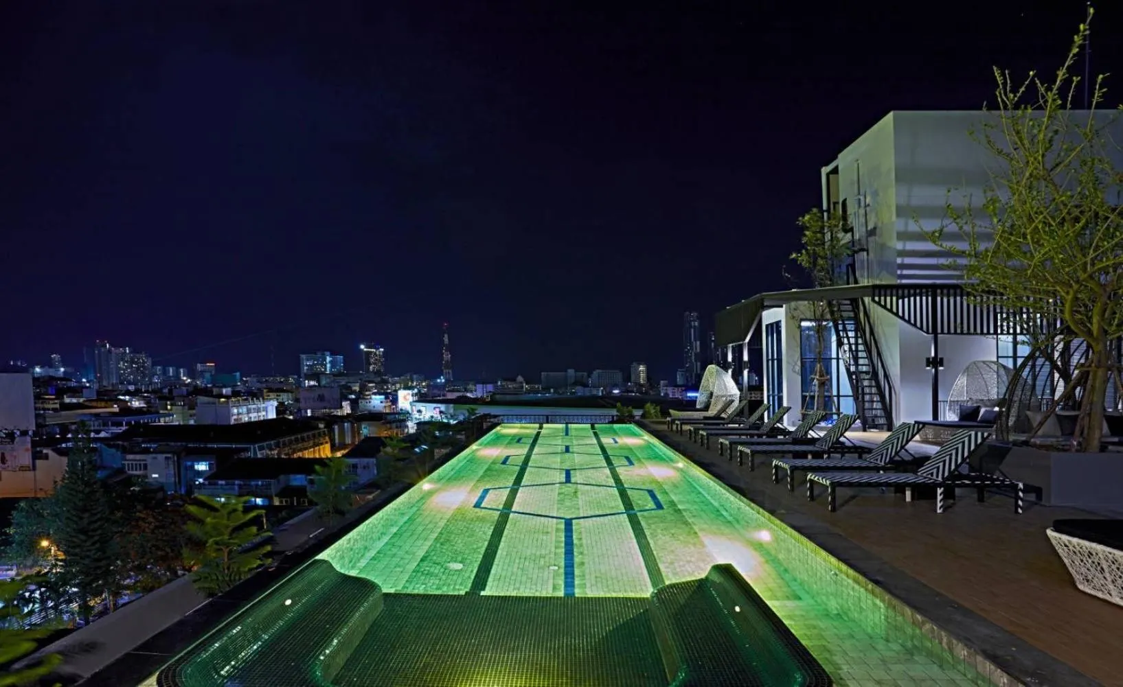 Swimming pool in Chezzotel Pattaya