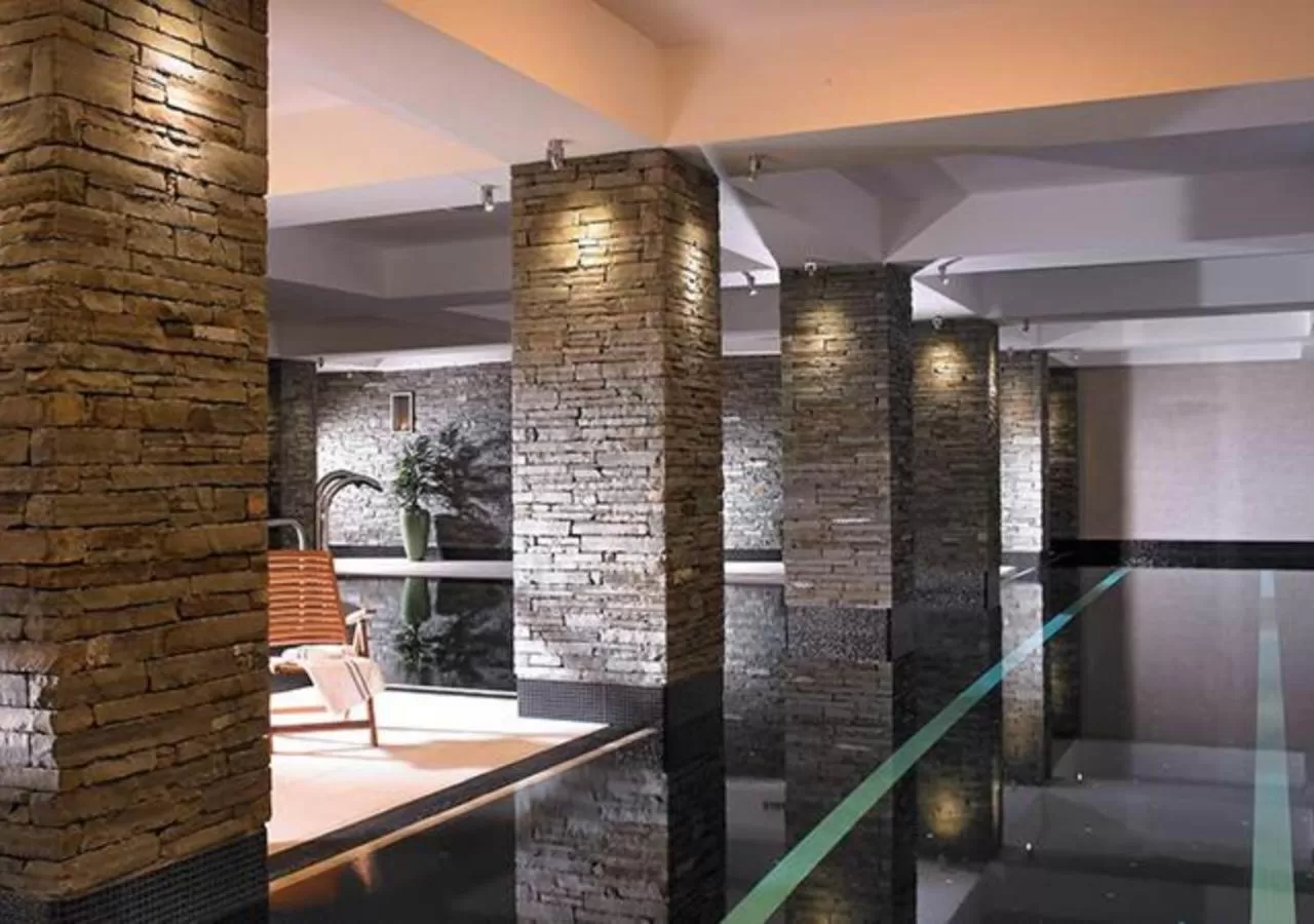 Swimming pool in Garryvoe Hotel