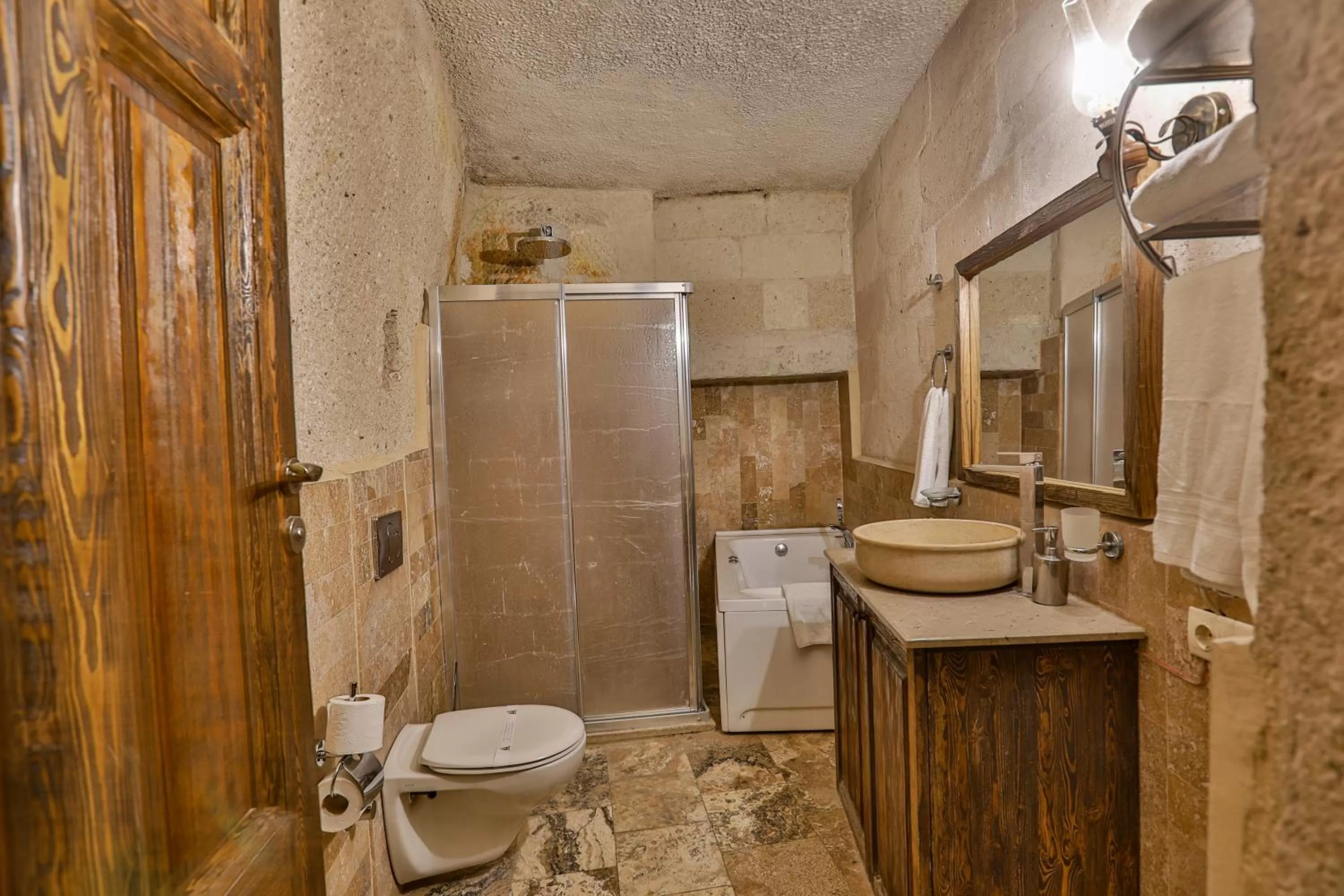 Toilet in Hidden Cave Hotel