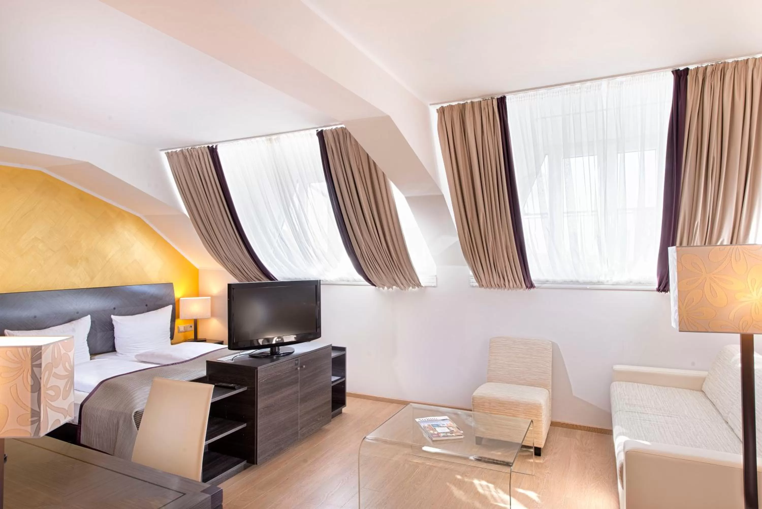 Photo of the whole room in Wyndham Duisburger Hof