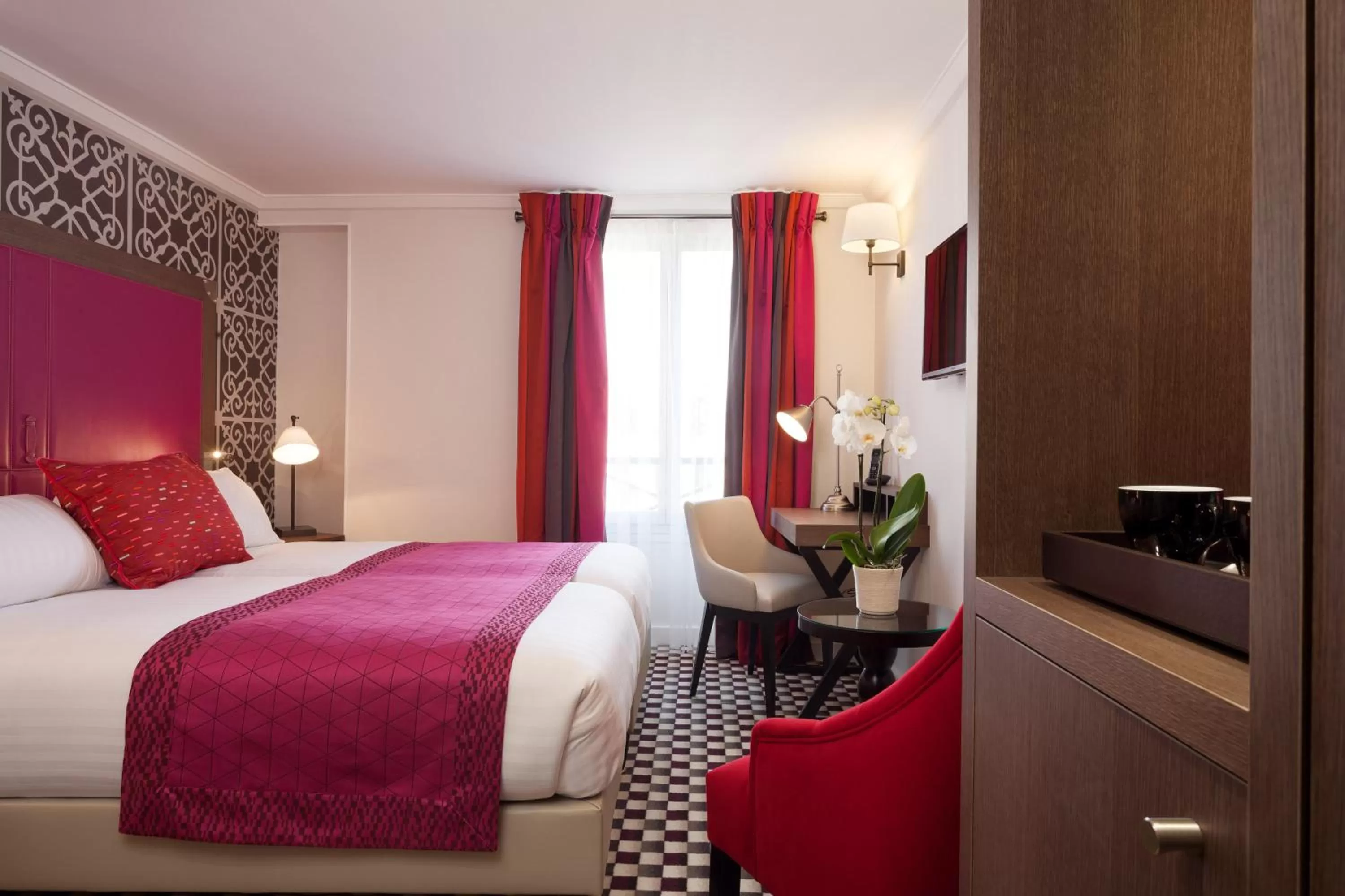 Bed in Hotel Phileas Lazare & Spa - Opera