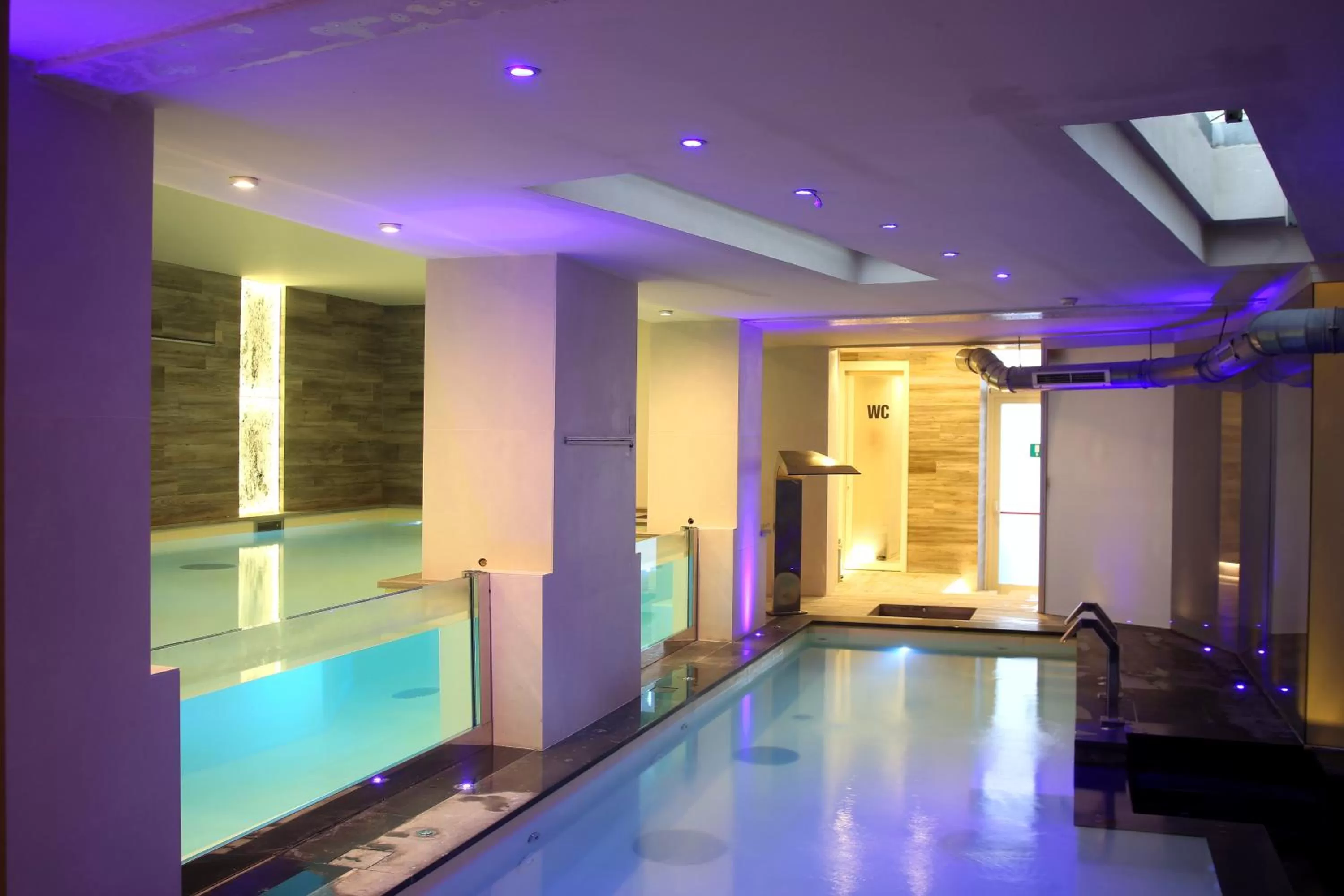 Hot Spring Bath in Hotel Columbia Wellness & Spa