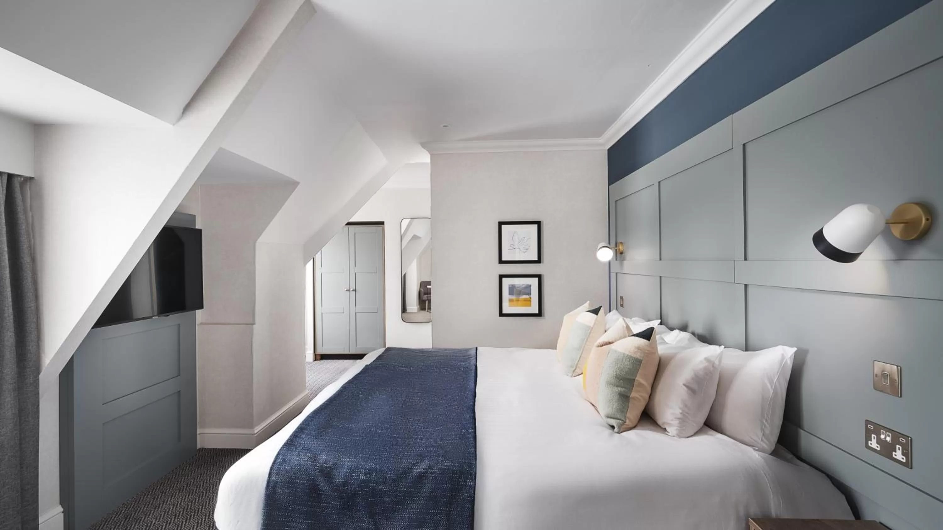 Photo of the whole room, Bed in voco St. Johns Solihull by IHG