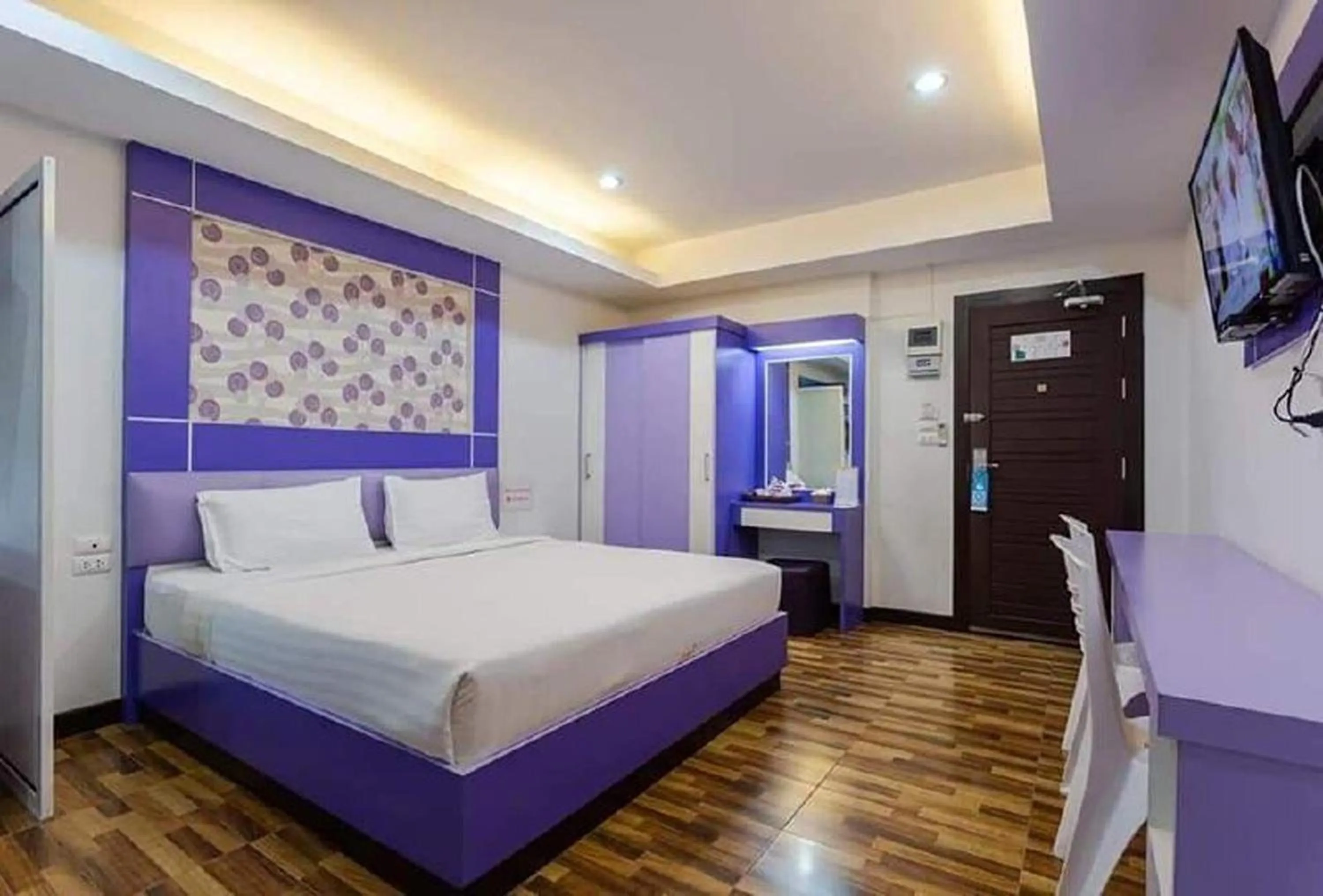 Bed in The Ring Residence