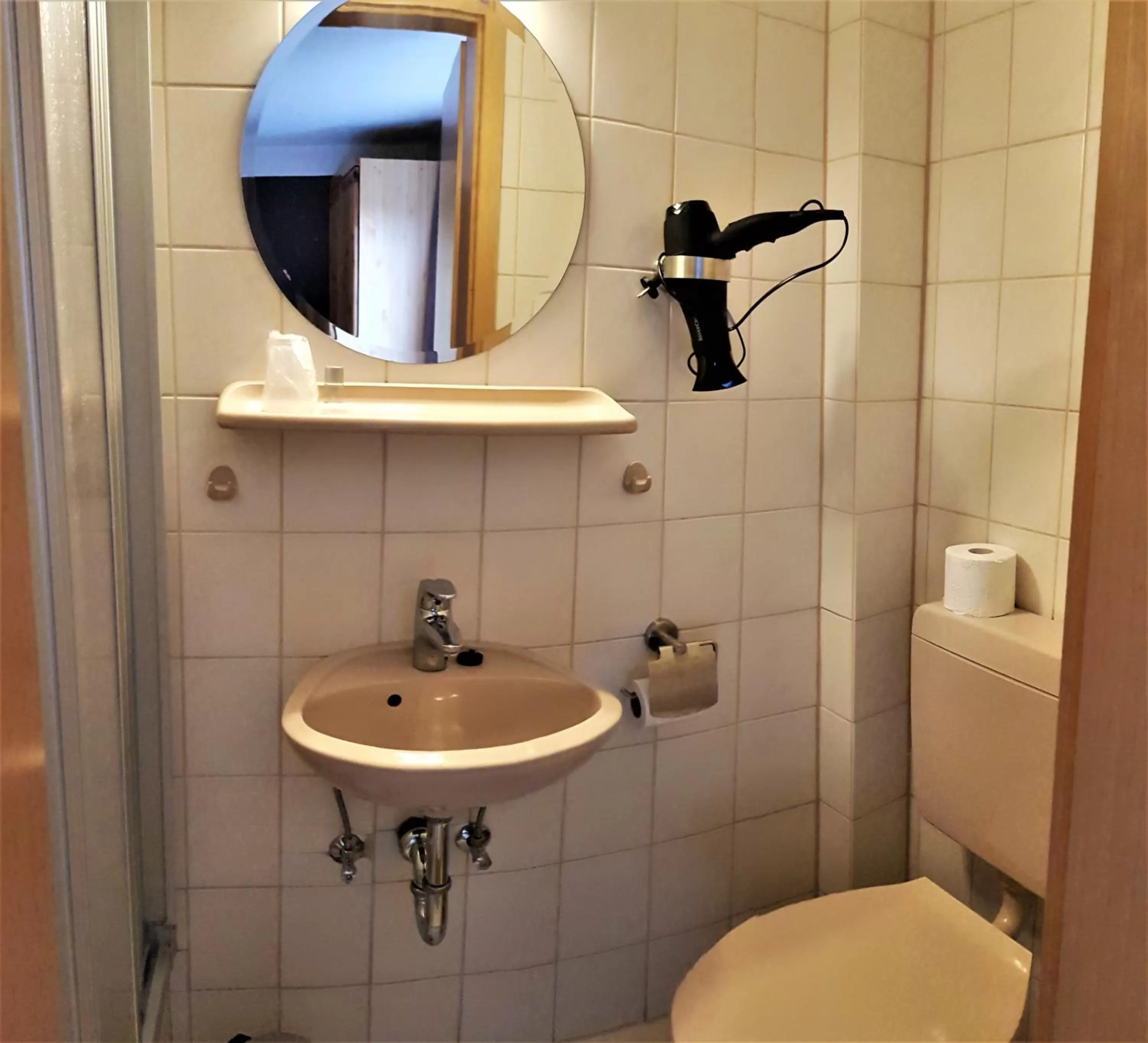 People in Roastineer Hotel