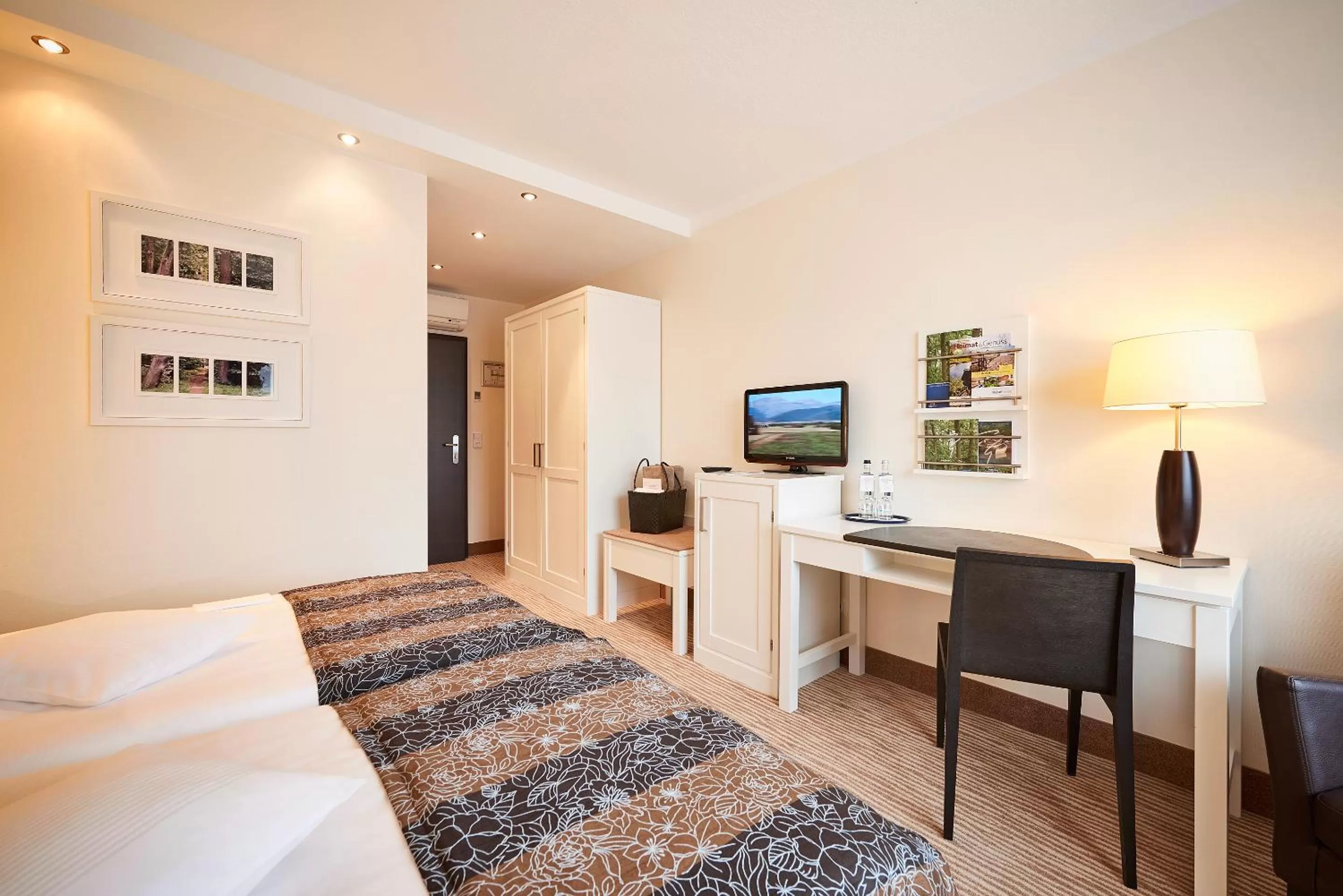 TV and multimedia, Bed in MUNTE - Wellnesshotel am Stadtwald