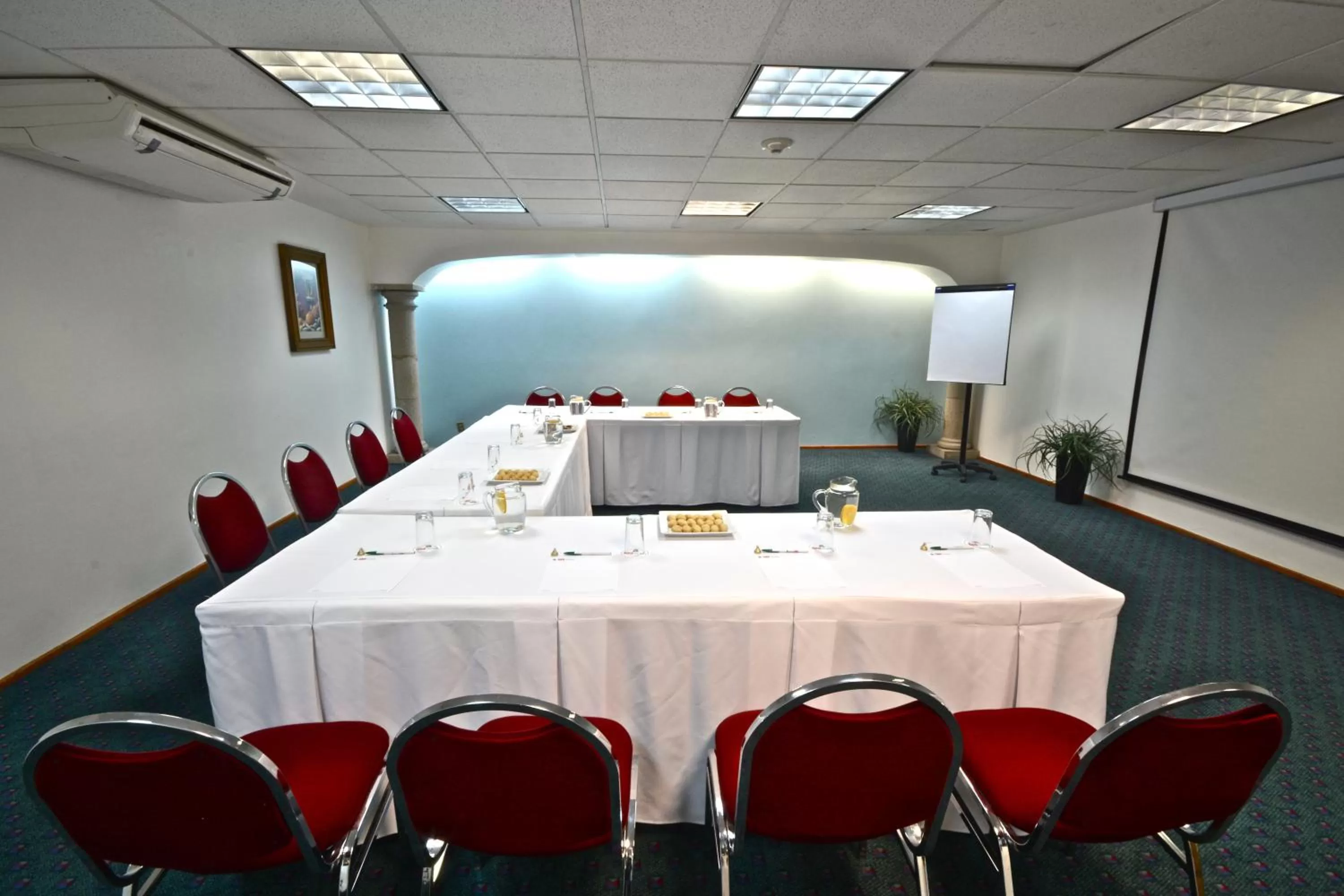 Meeting/conference room in Hotel & Suites PF