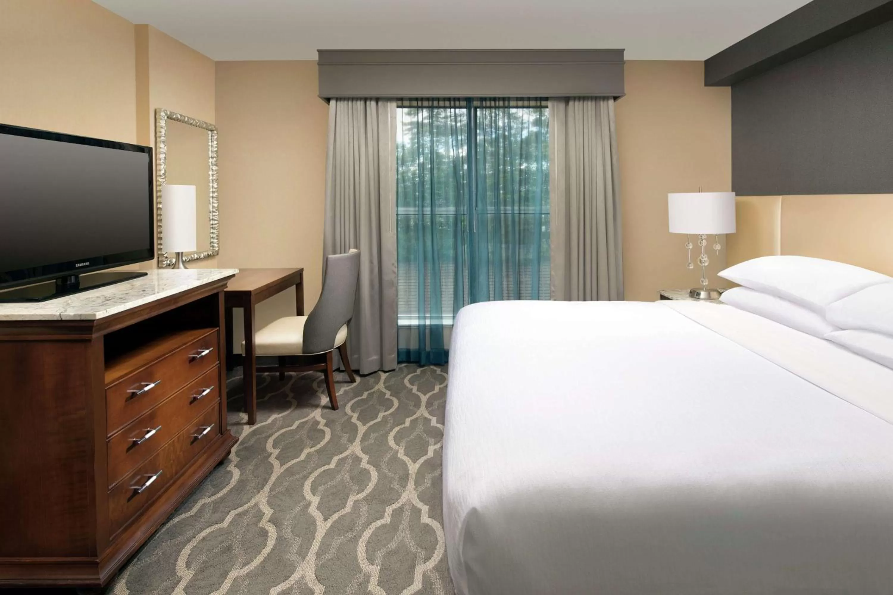 Bedroom, Bed in Embassy Suites by Hilton Atlanta Airport
