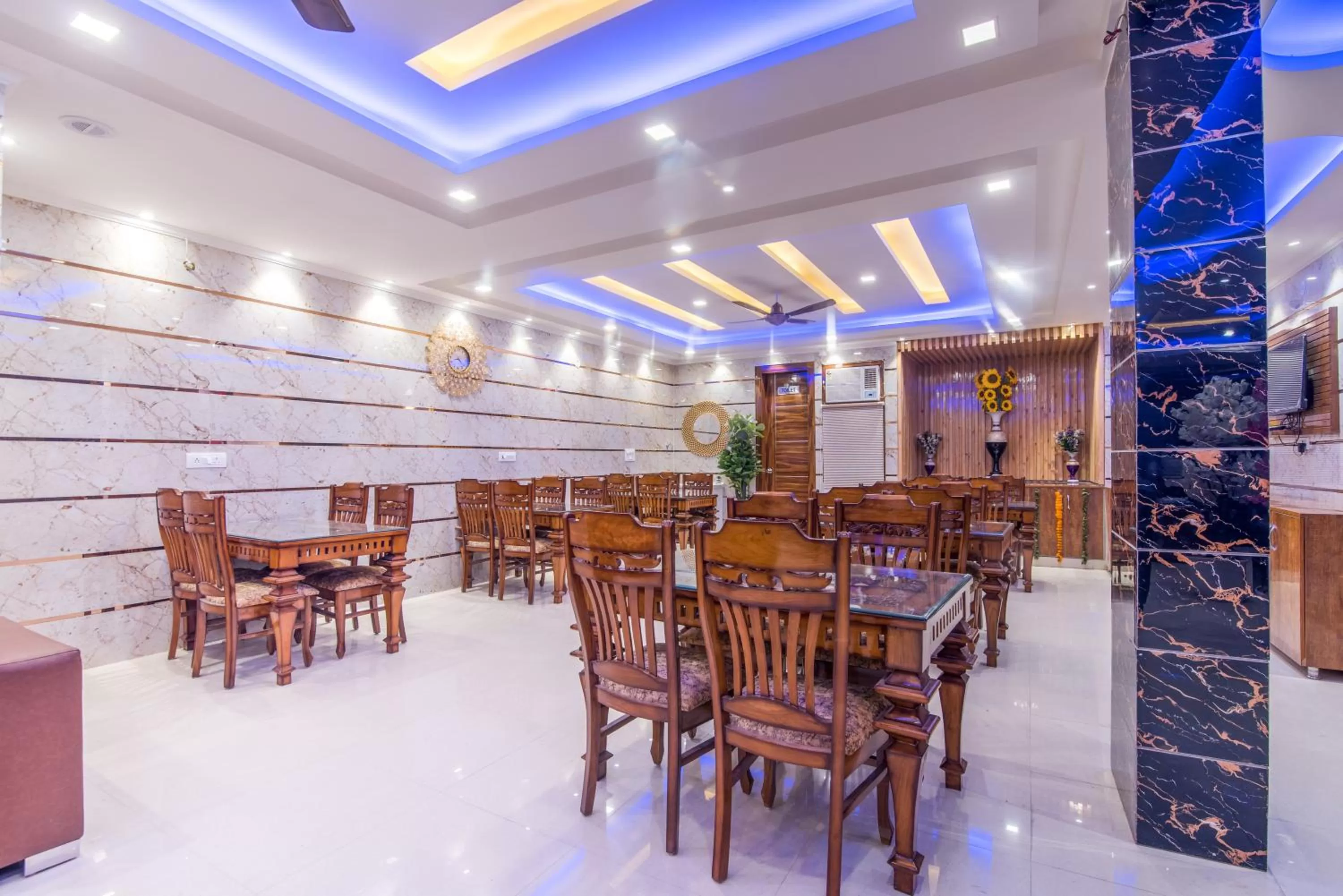 Restaurant/places to eat in Hotel Festival Mahipalpur At Delhi Airport