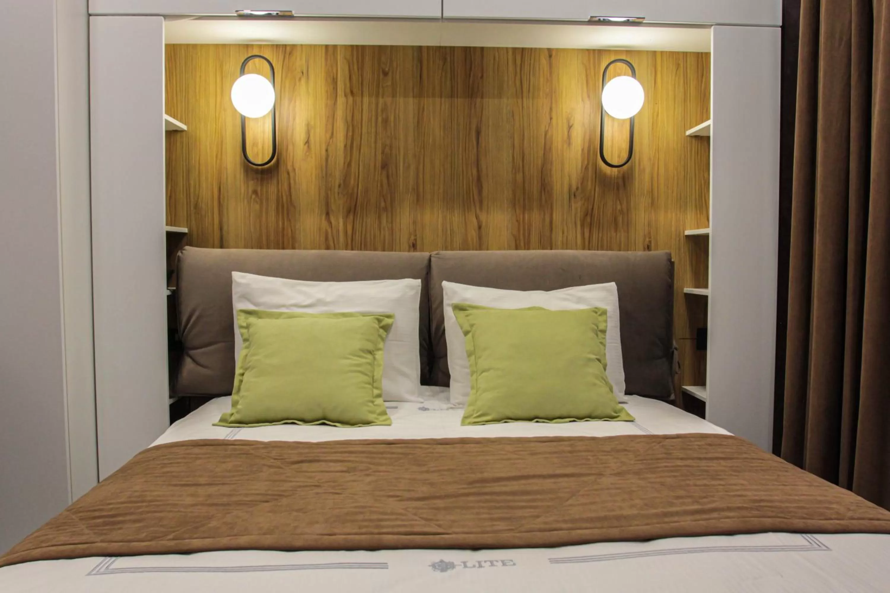 Bed in E-lite& Meatador