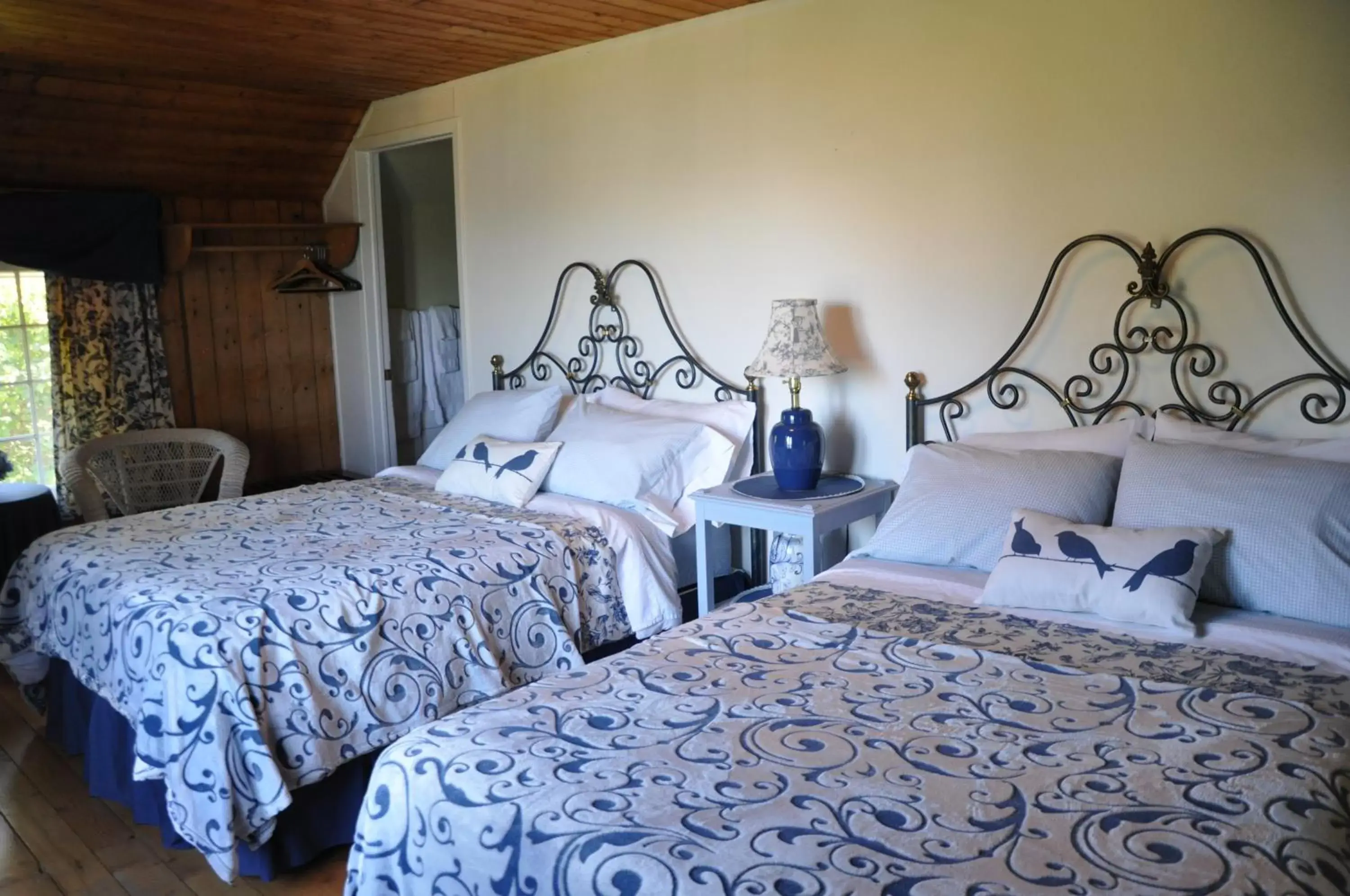 Classic Room - River View in Auberge sur la Côte Classic Room - River View in Auberge sur la Côte