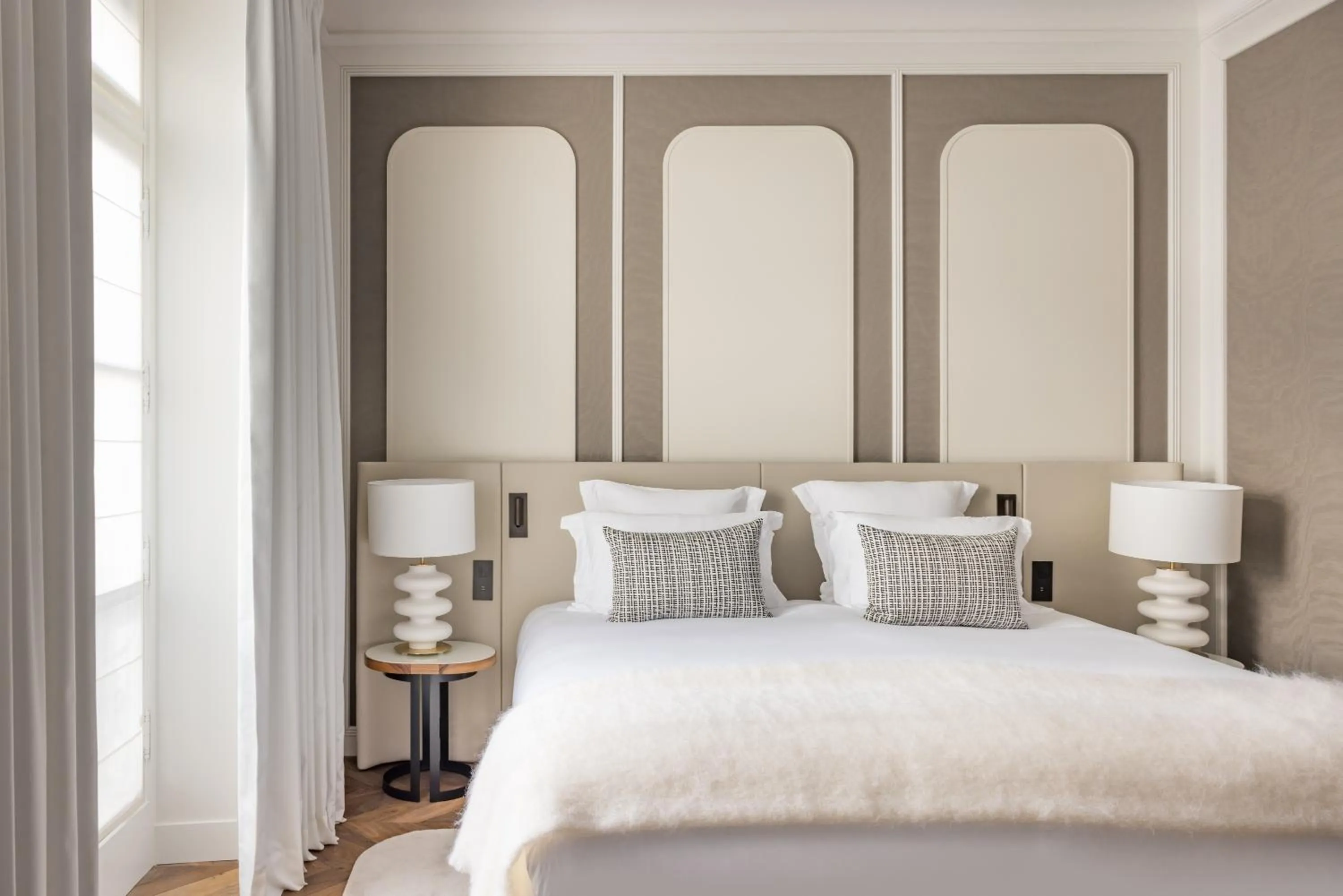 Bed in Pavillon Faubourg Saint-Germain & Spa