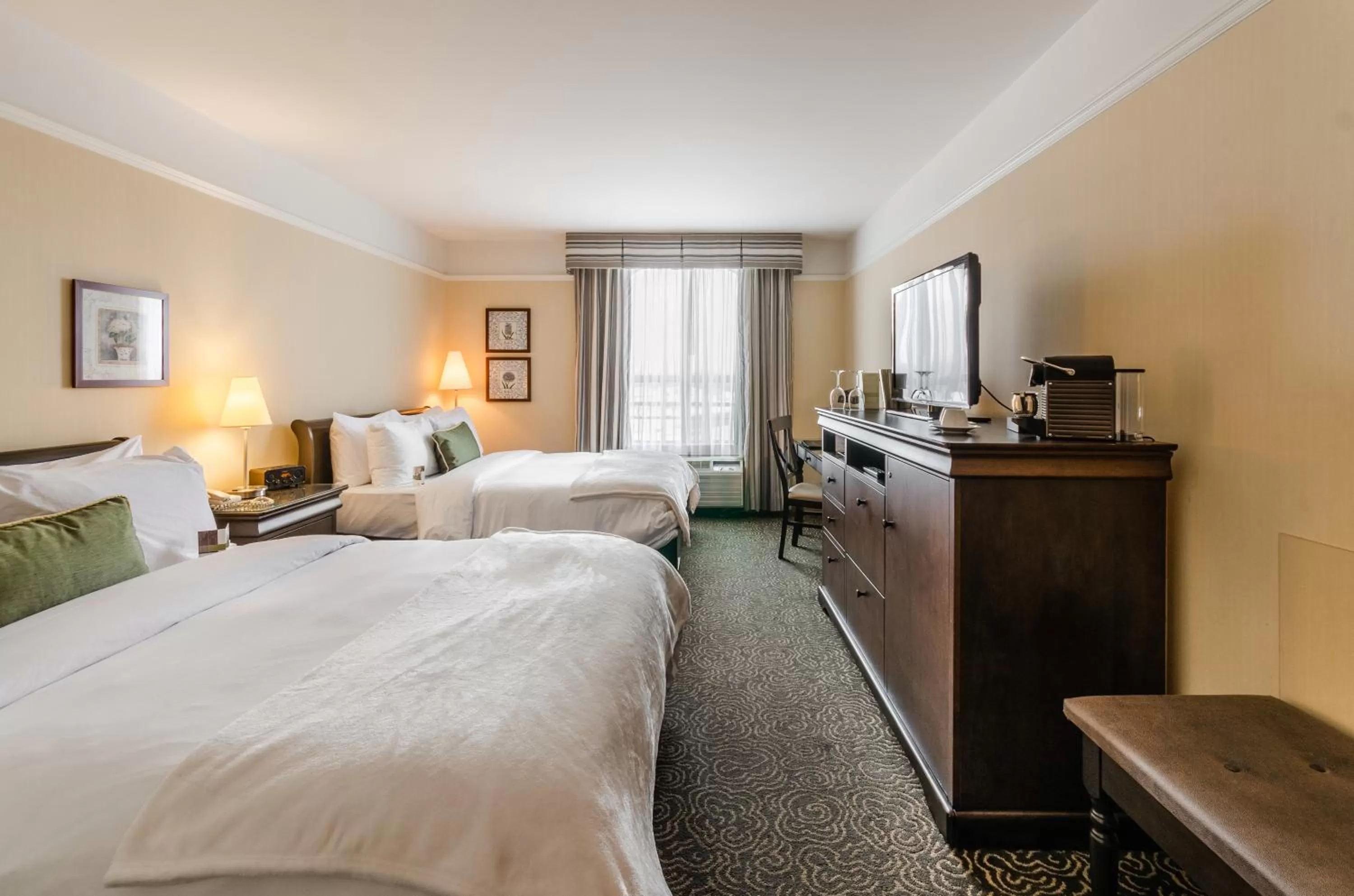 Photo of the whole room, Bed in Le St-Martin Hotel & Suites