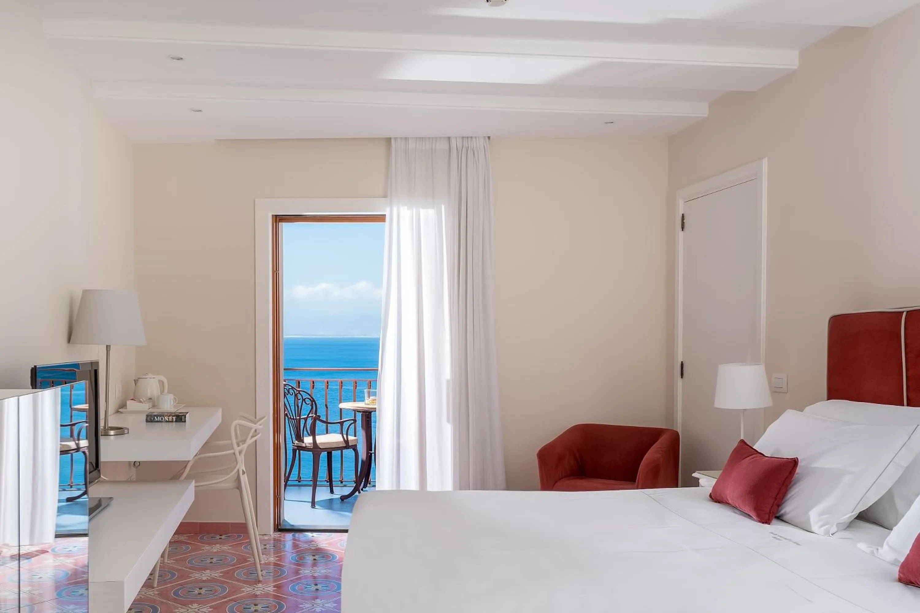 Balcony/Terrace, Bed in Hotel Belair