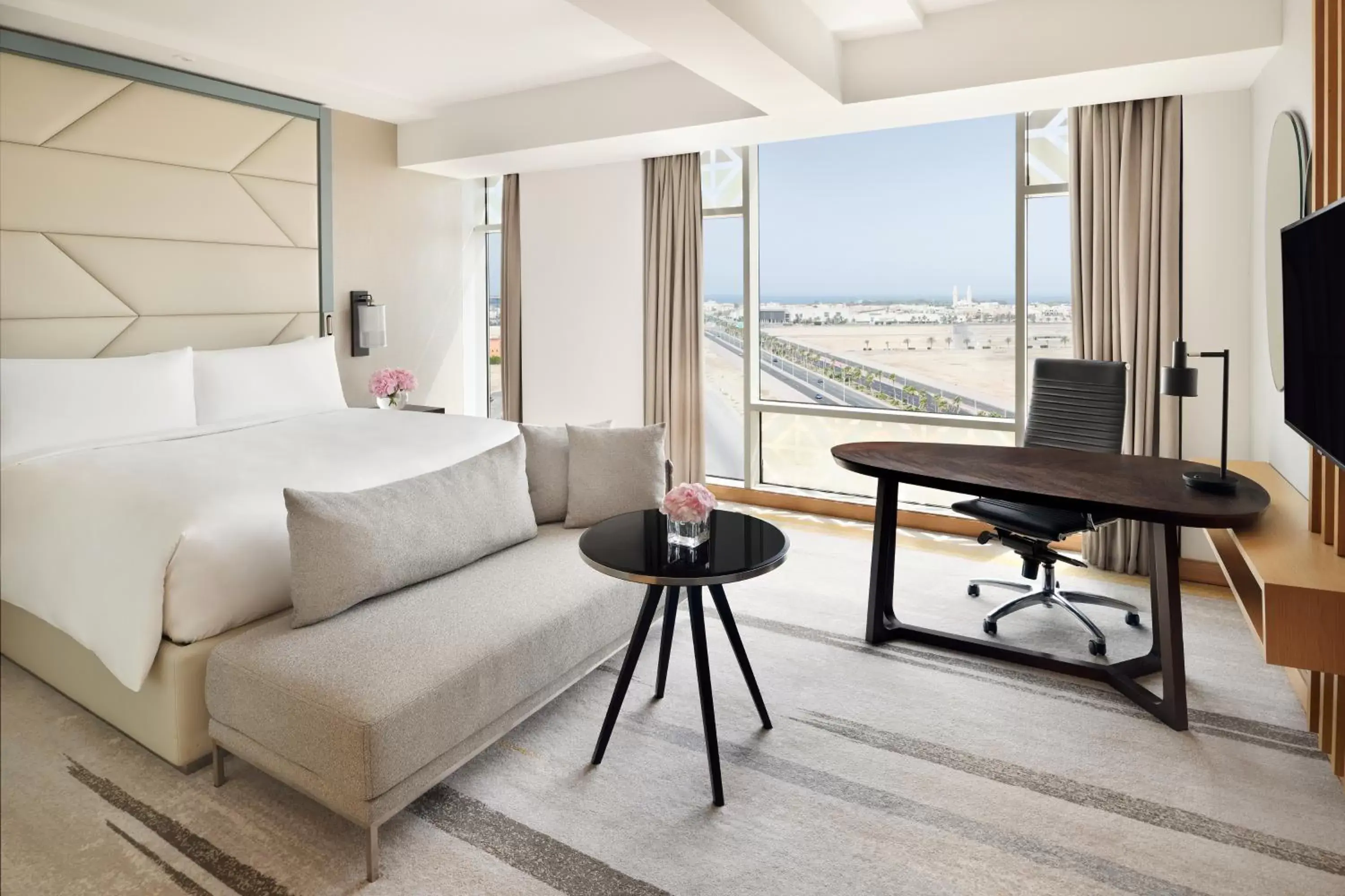 King Room with Bathtub - Non-Smoking in Crowne Plaza - Jeddah Al Salam, an IHG Hotel King Room with Bathtub - Non-Smoking in Crowne Plaza - Jeddah Al Salam, an IHG Hotel