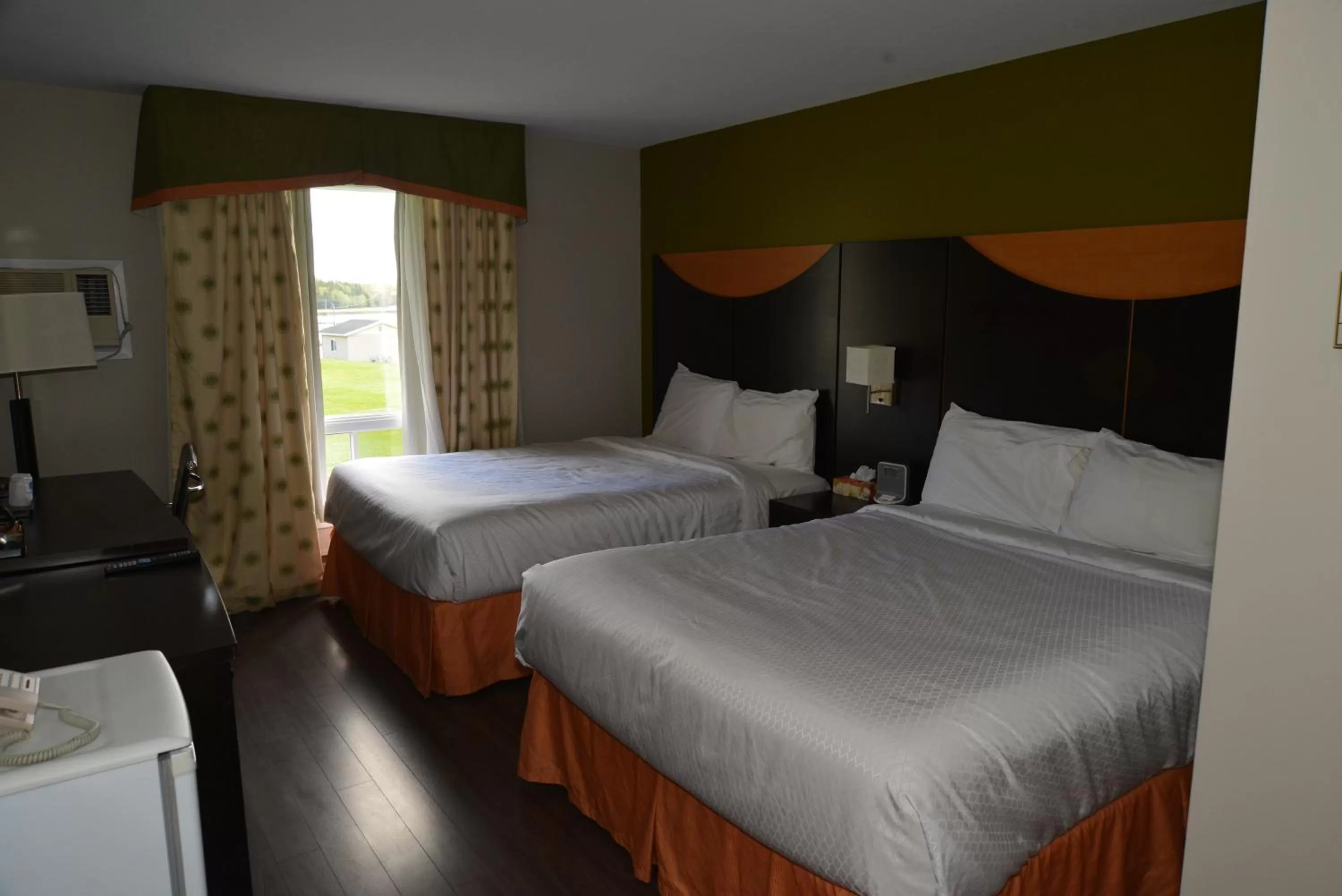 Bed in Trailsman Lodge