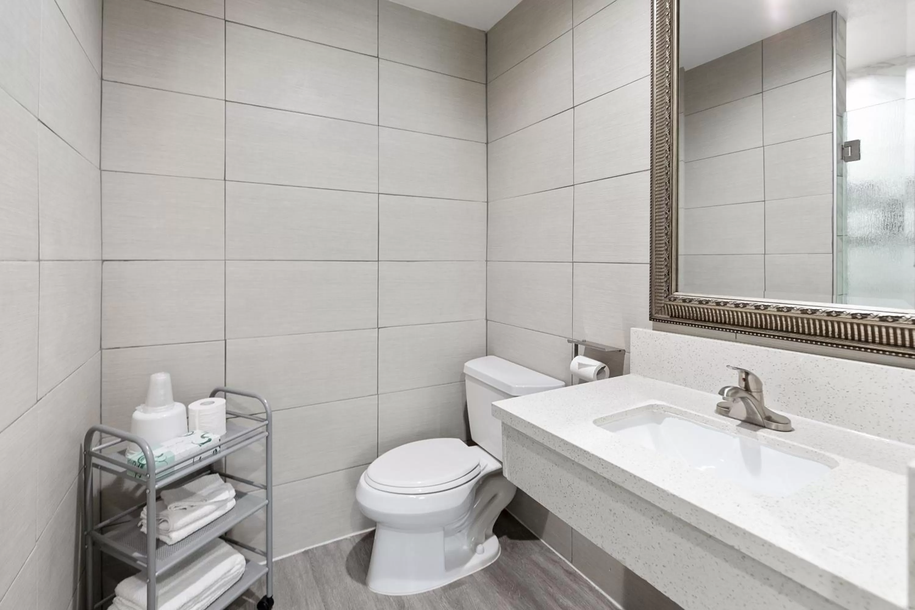 Le Blanc Inn & Suites