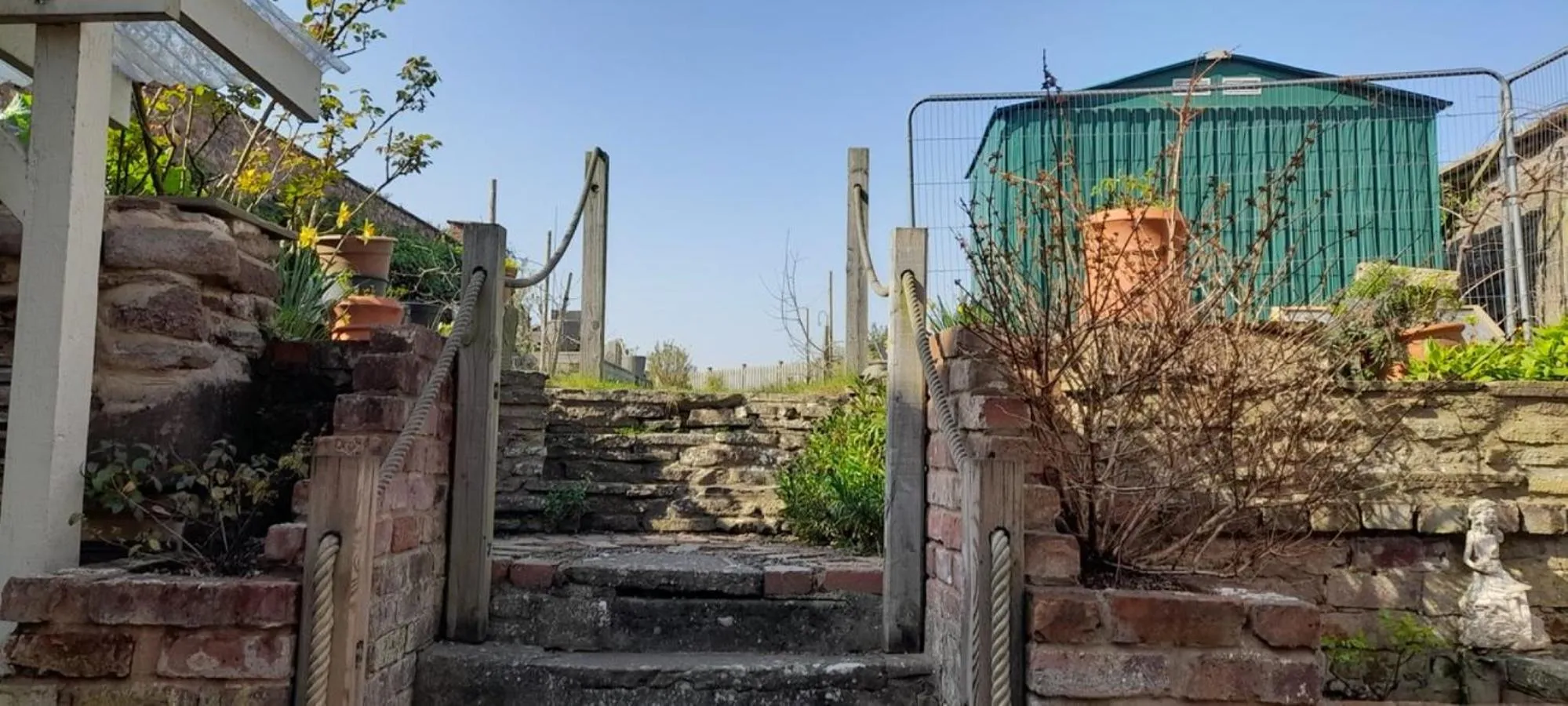 Day in The Old Court House Guest House