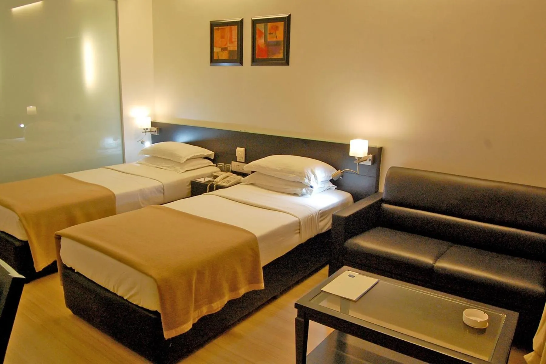 Photo of the whole room, Bed in Comfort Inn Sunset