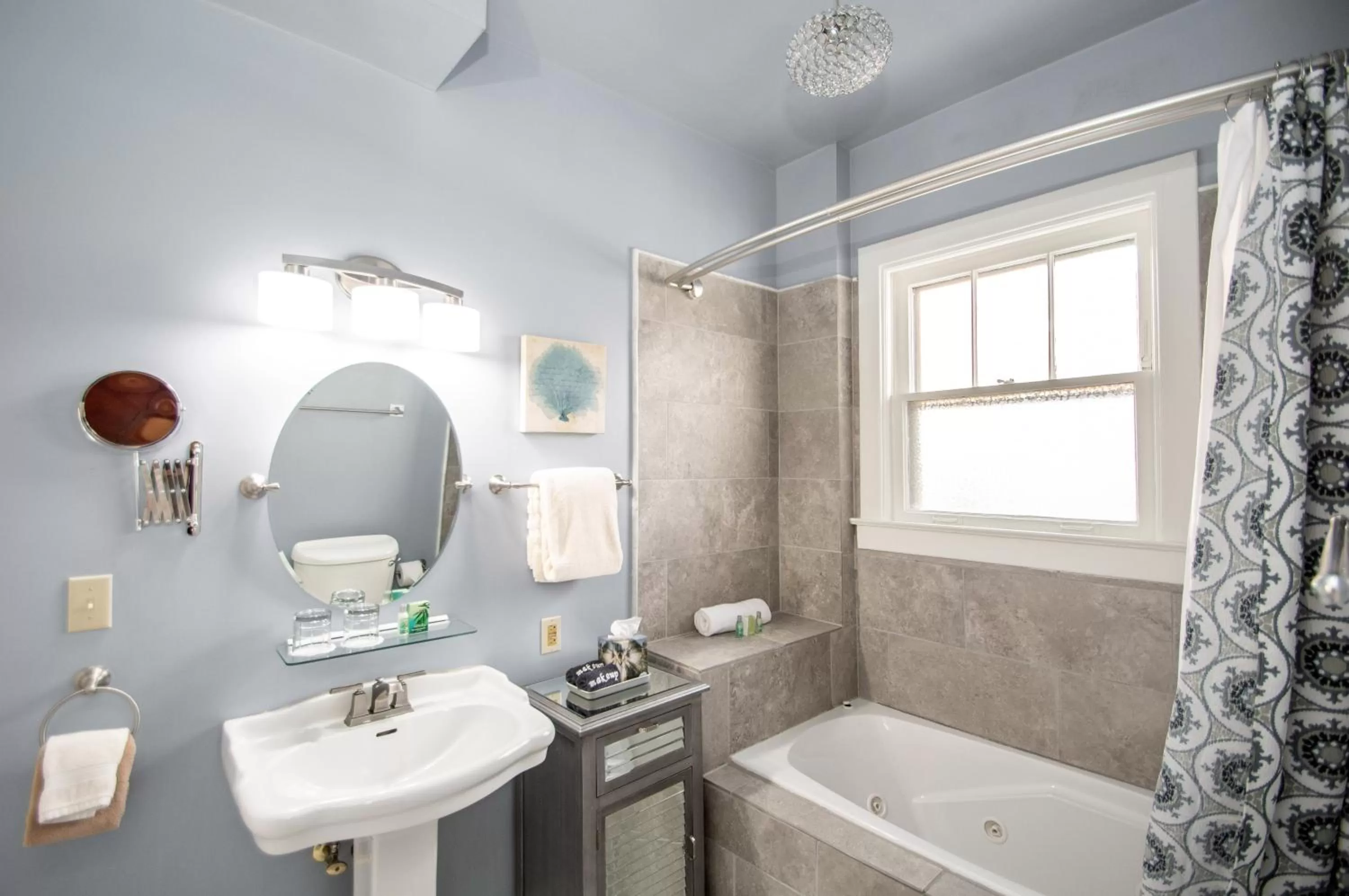 Bathroom in Looking Glass Inn