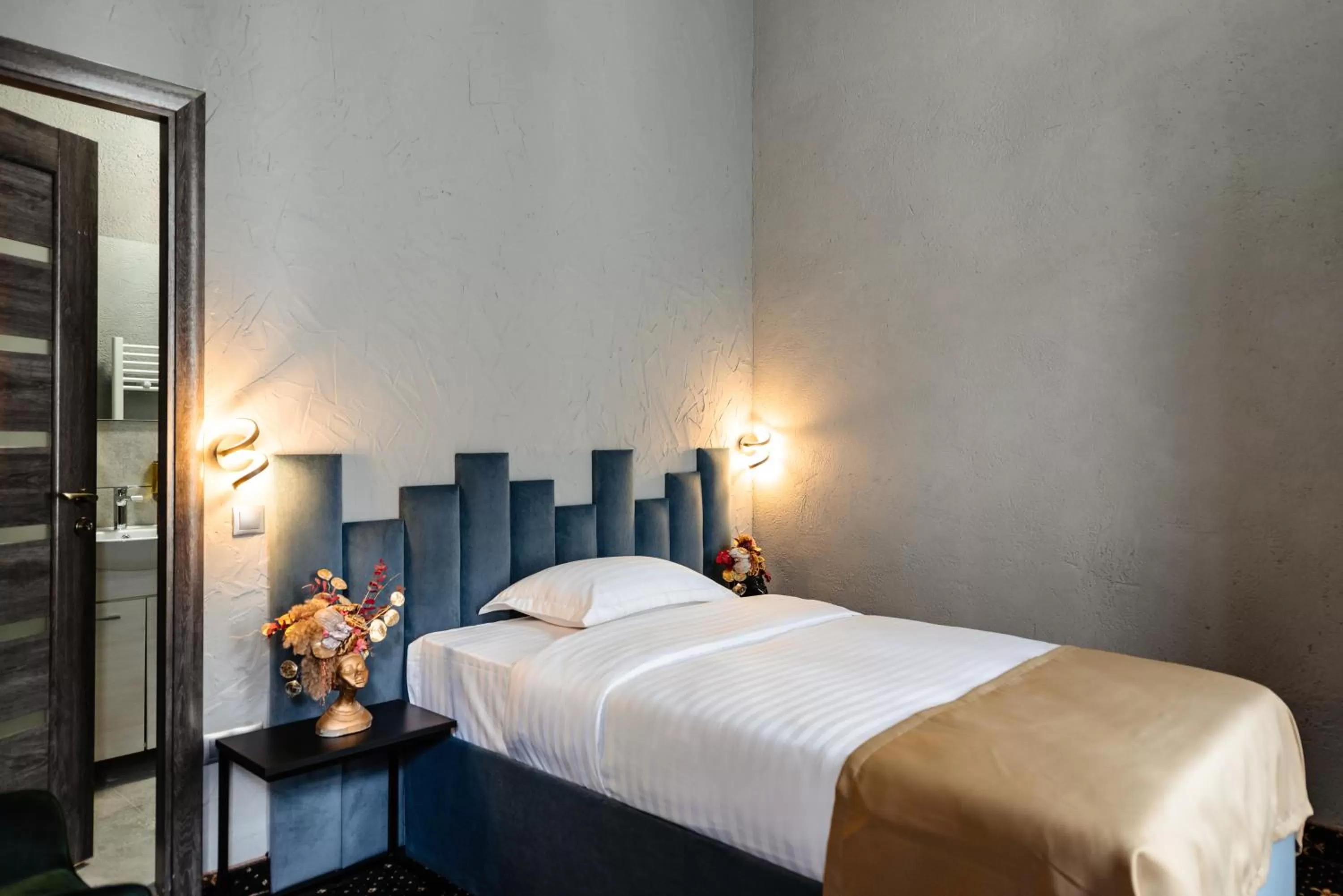 Bedroom, Bed in Palace Bulevard Inn