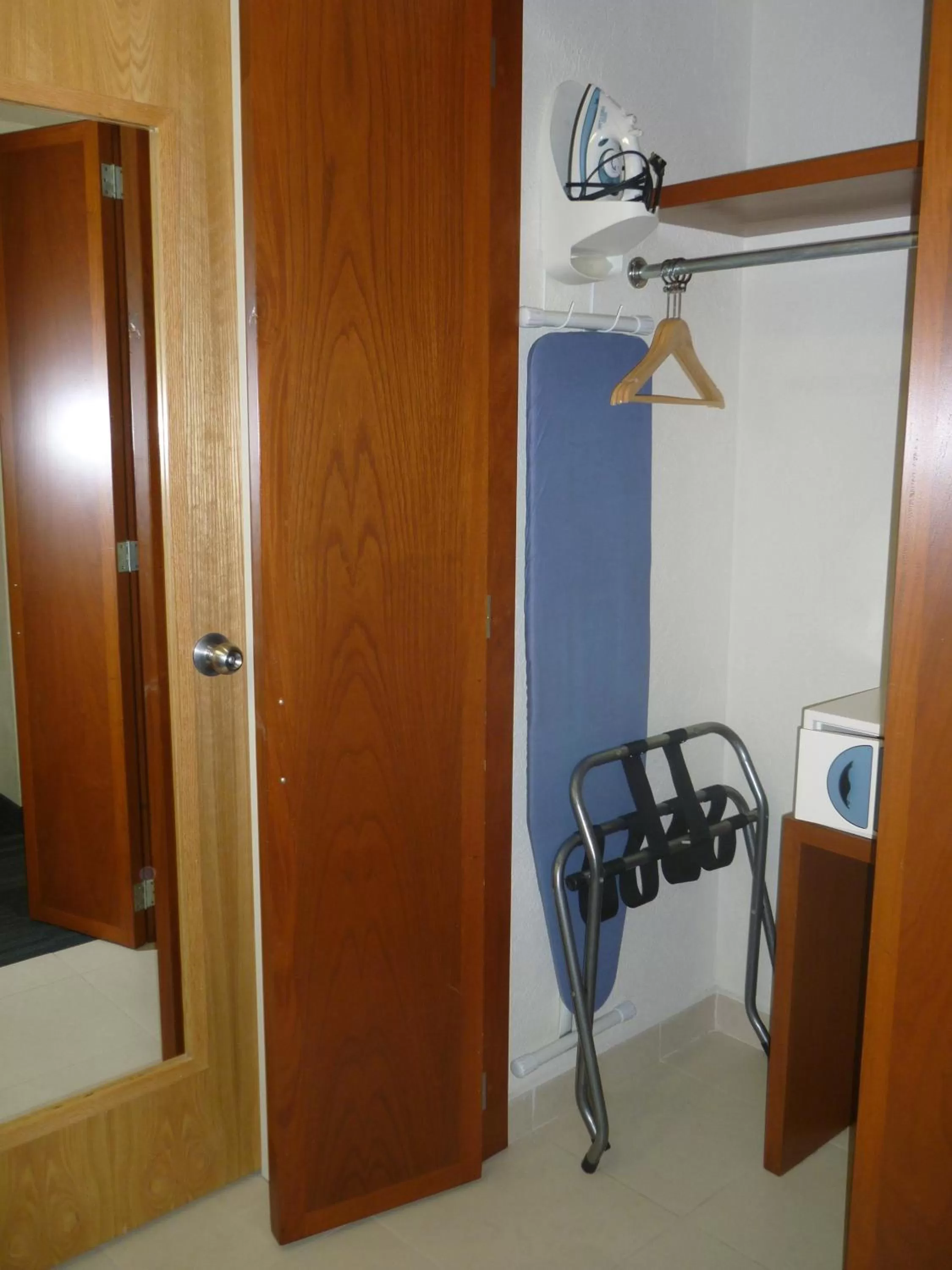 Executive King Jr Suite - Non-Smoking in Holiday Inn Express Guadalajara Expo, an IHG Hotel