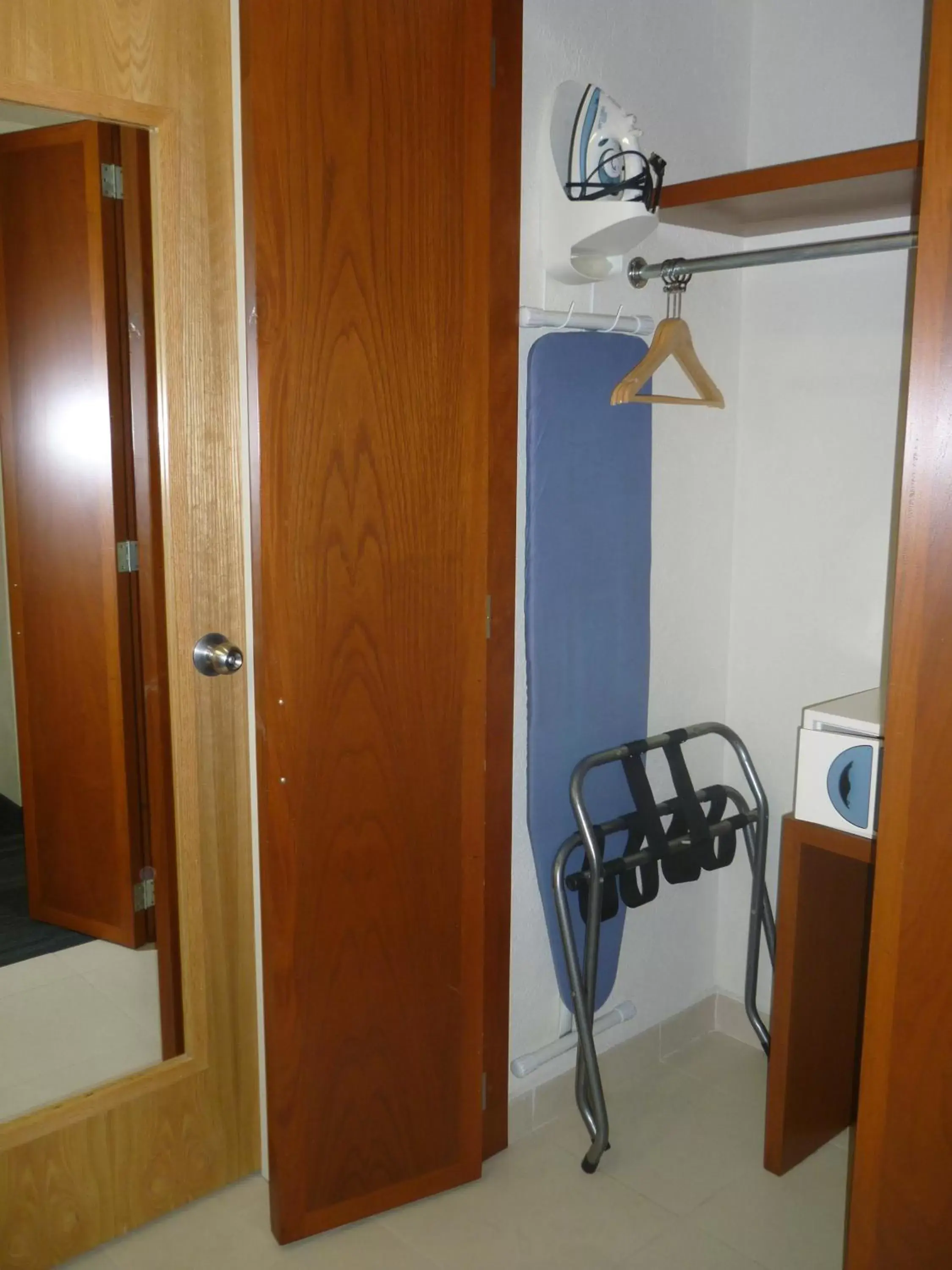 Executive King Jr Suite - Non-Smoking in Holiday Inn Express Guadalajara Expo, an IHG Hotel Executive King Jr Suite - Non-Smoking in Holiday Inn Express Guadalajara Expo, an IHG Hotel