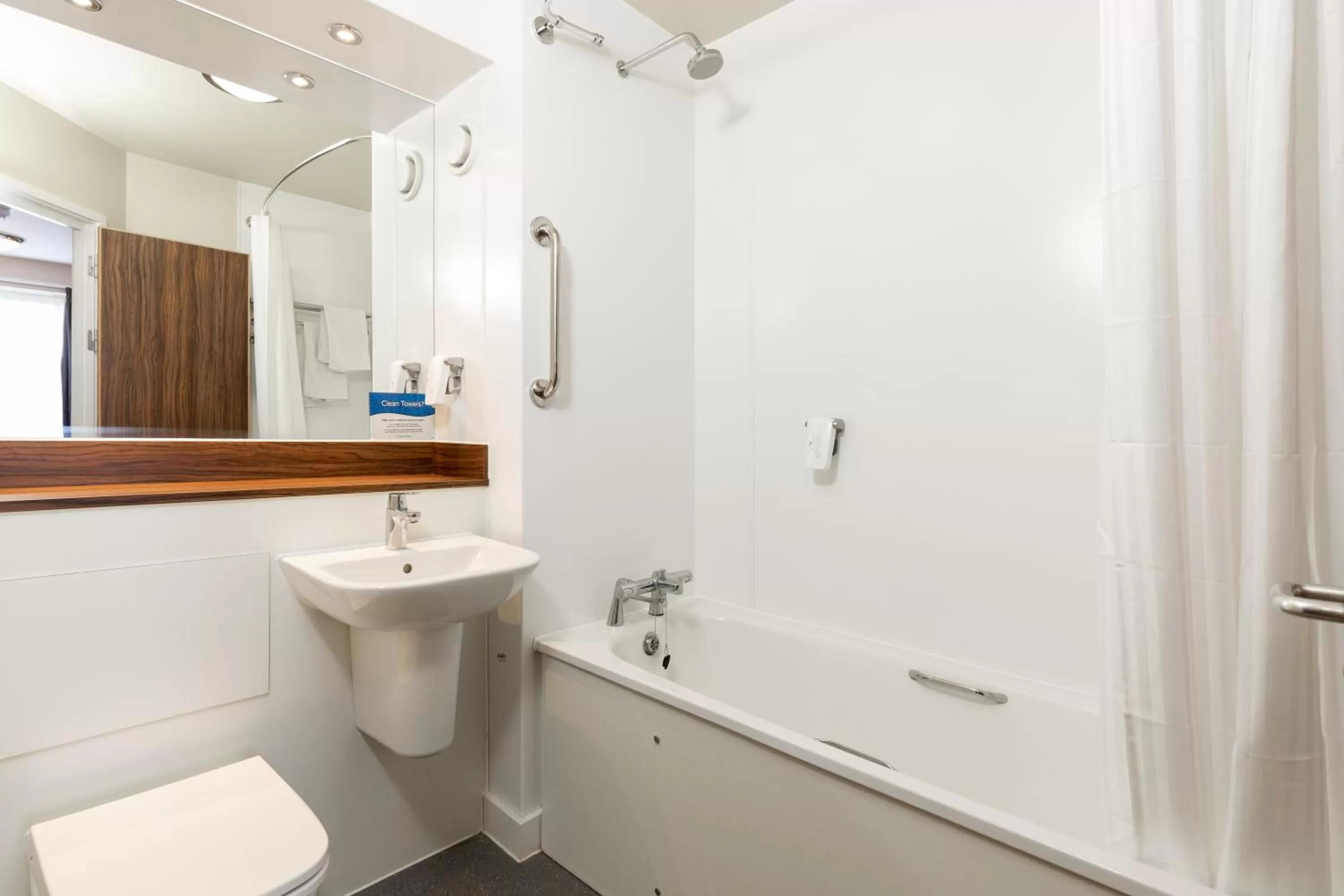 Bathroom in Sweet Chestnut, Dunfermline by Marston's Inns