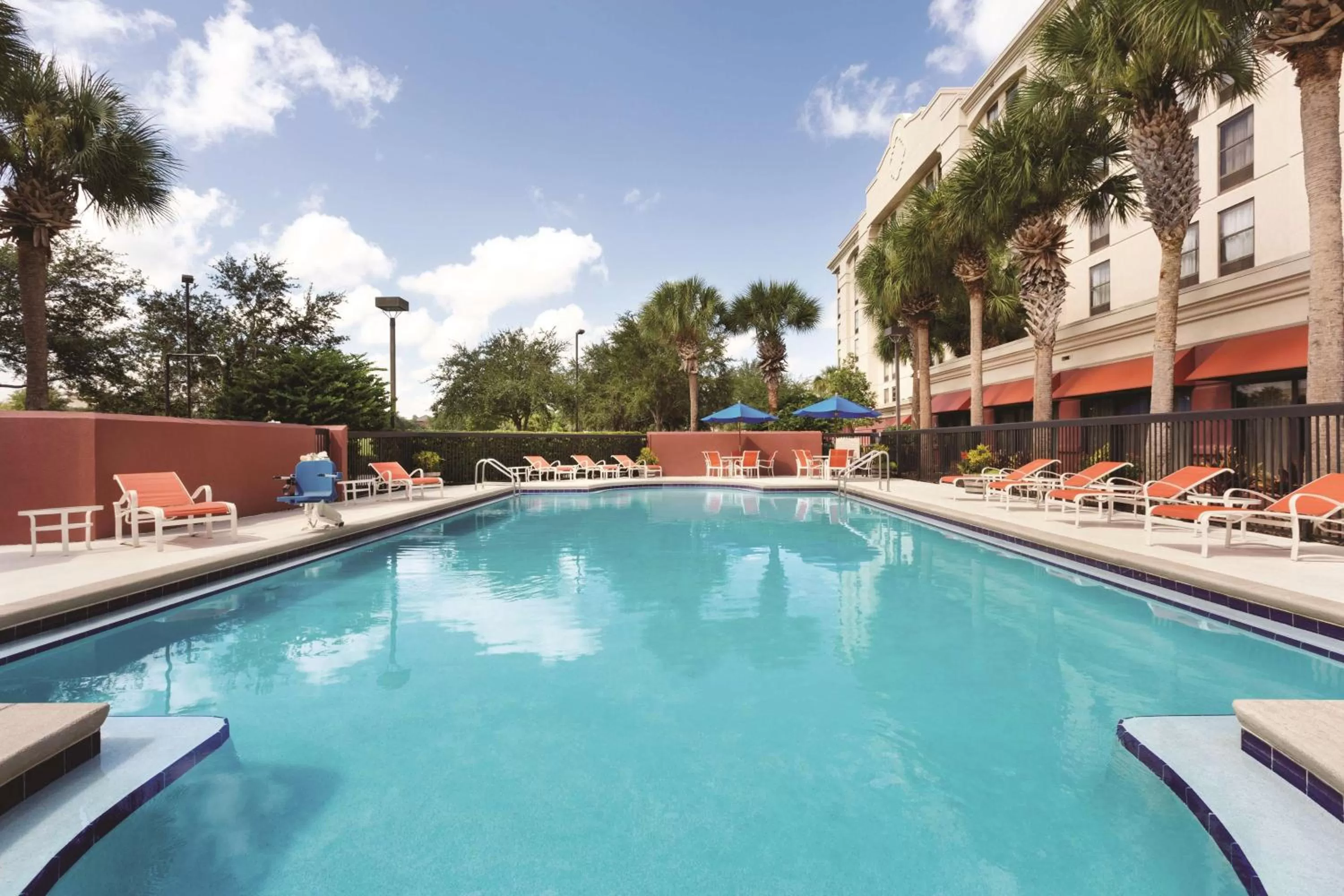 Swimming pool in Hampton Inn Orlando International Drive Convention Center