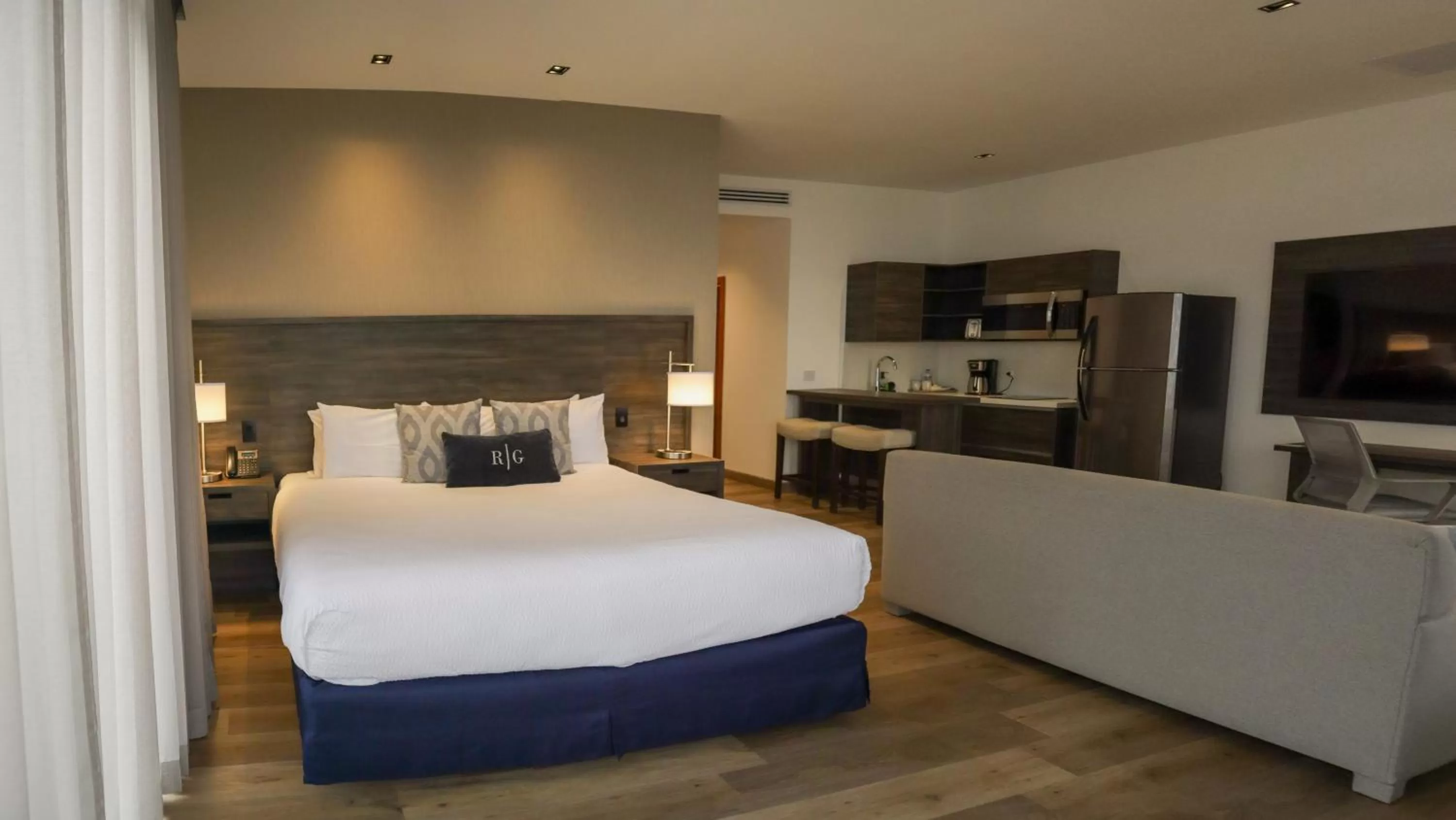 TV and multimedia, Bed in Wyndham Garden Guatemala City