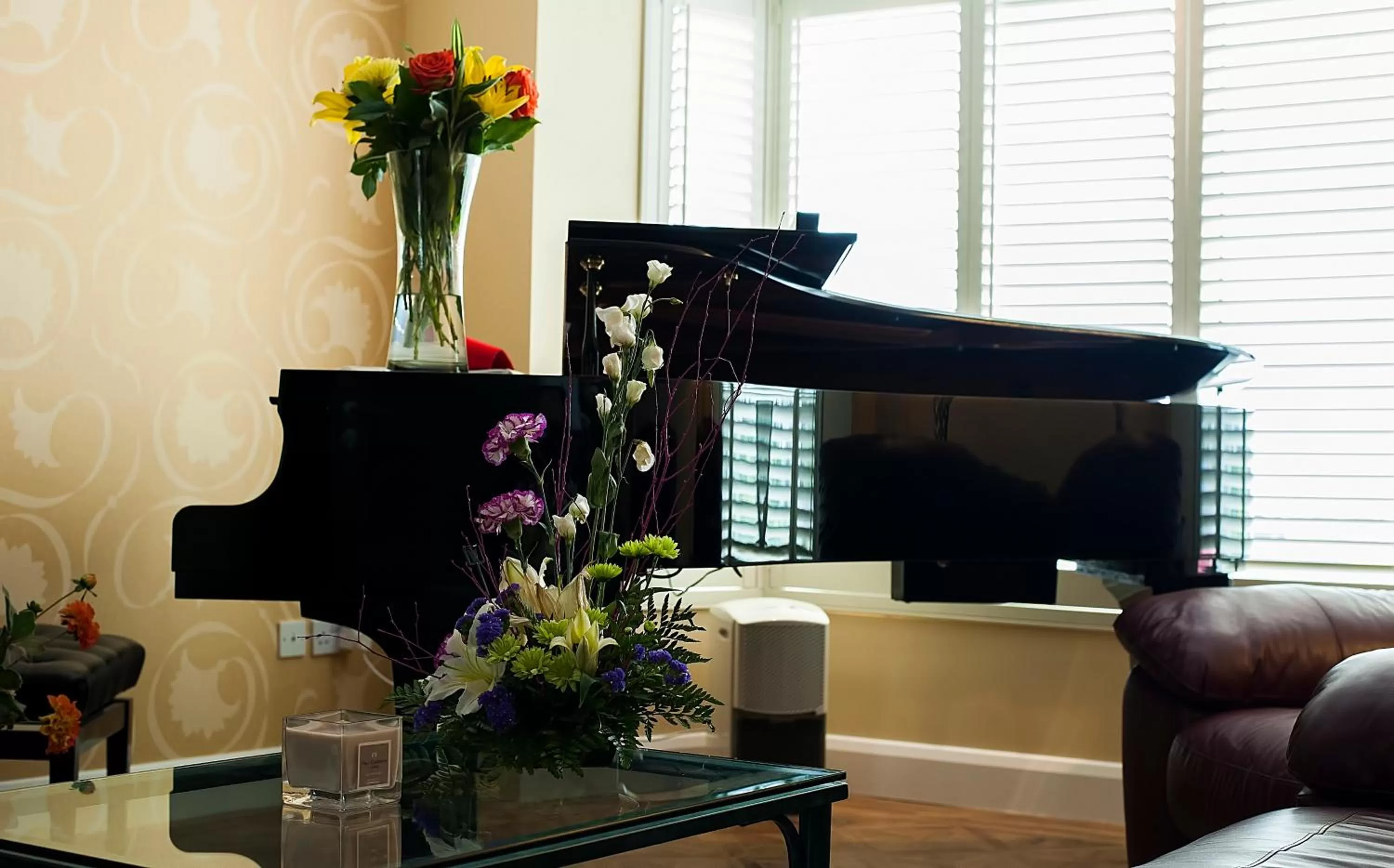 Communal lounge/ TV room in Sea Breeze Lodge B&B Galway