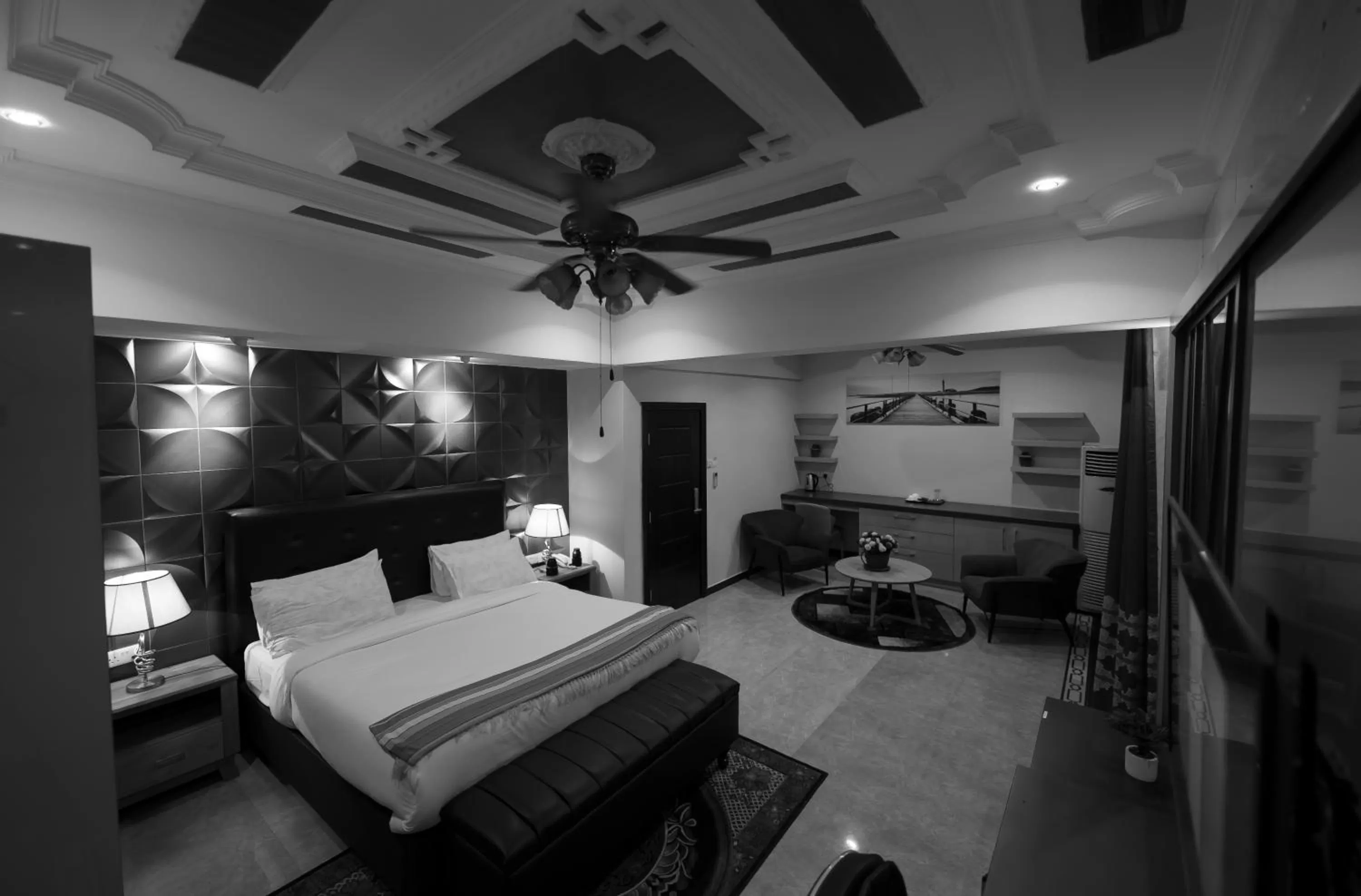 Photo of the whole room, Bed in Lantana Hotel