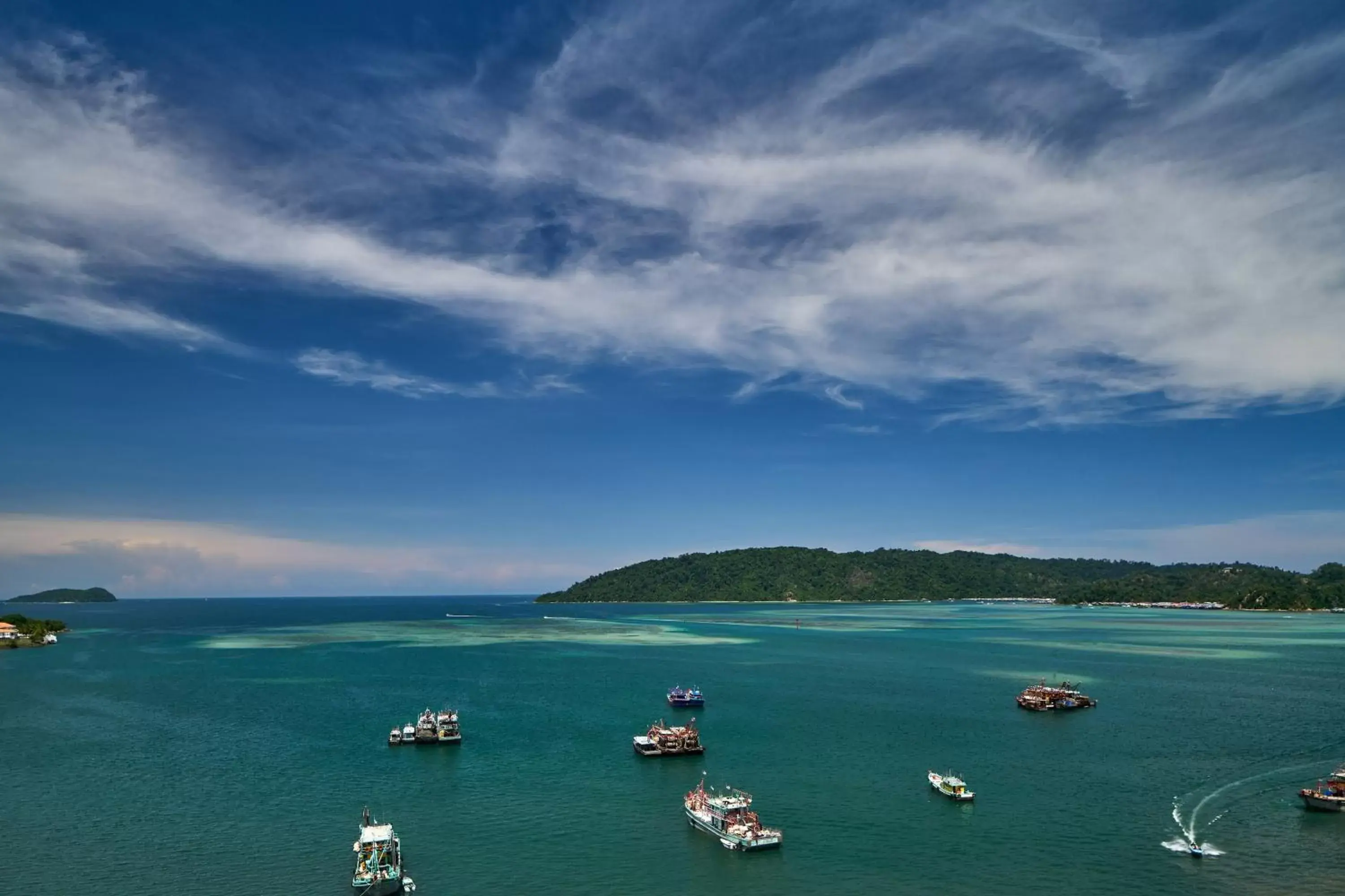 2 Twin Bed with Sea View in Le Meridien Kota Kinabalu 2 Twin Bed with Sea View in Le Meridien Kota Kinabalu