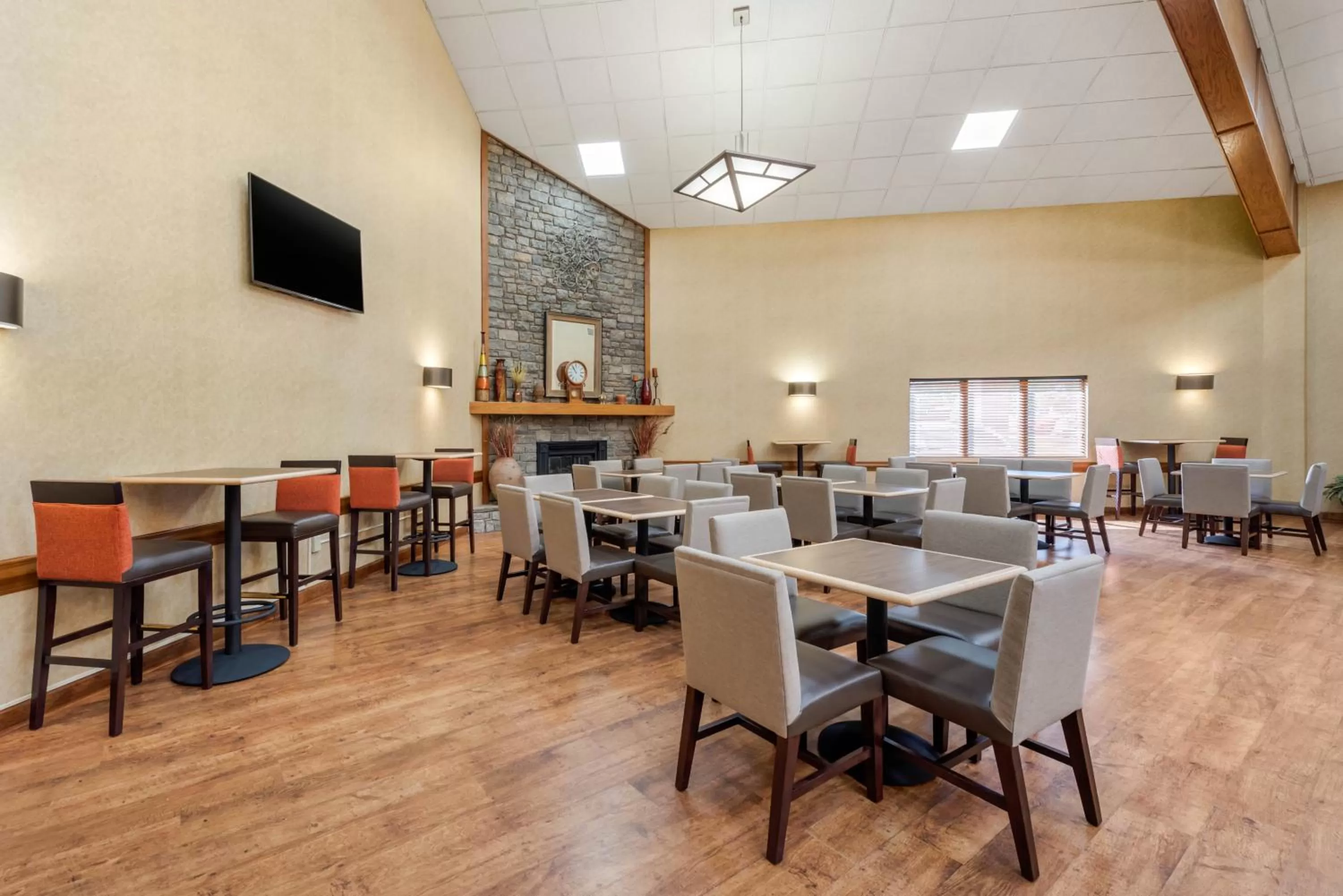 Restaurant/Places to Eat in Quality Inn Louisville