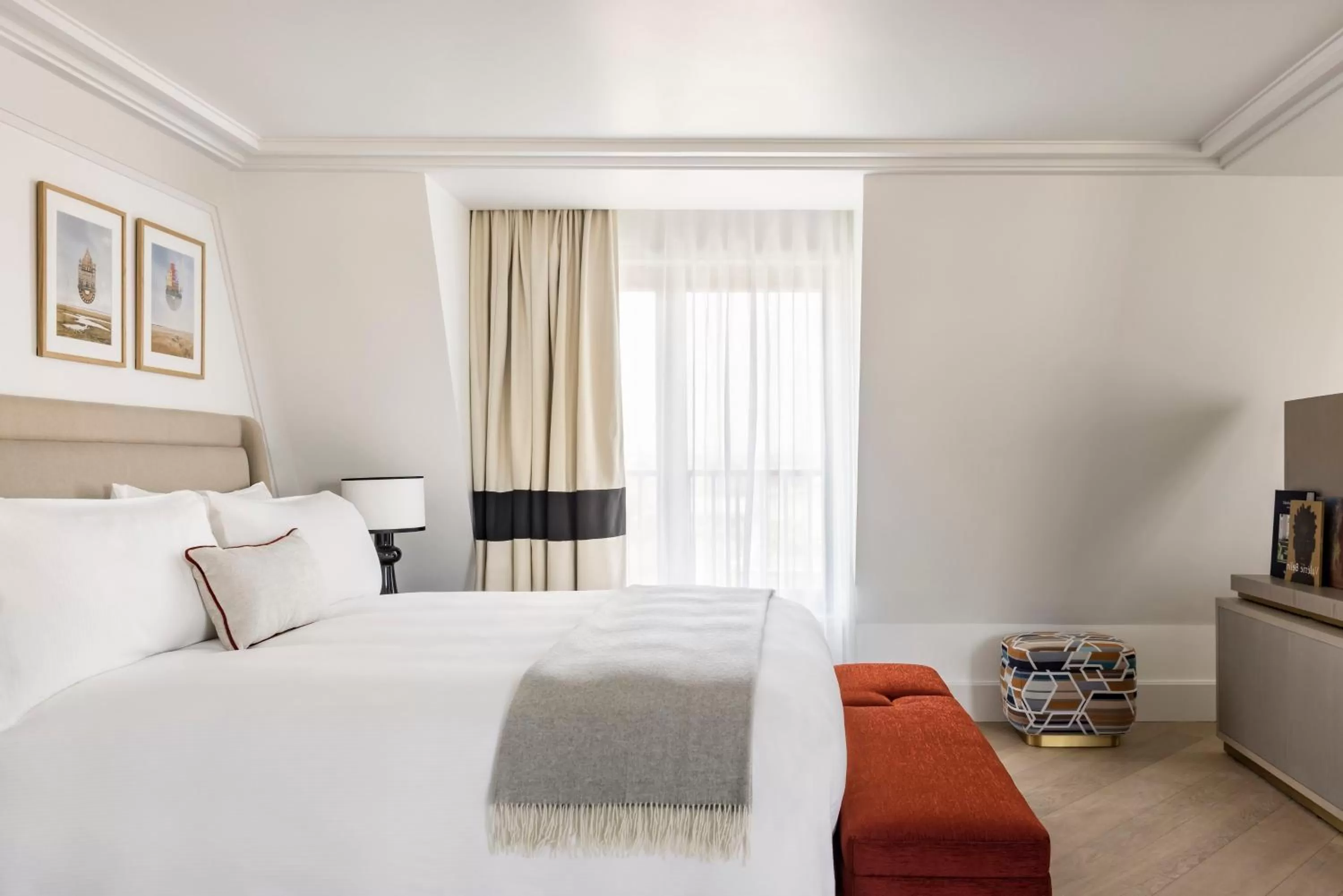 Photo of the whole room, Bed in Kimpton - St Honoré Paris by IHG