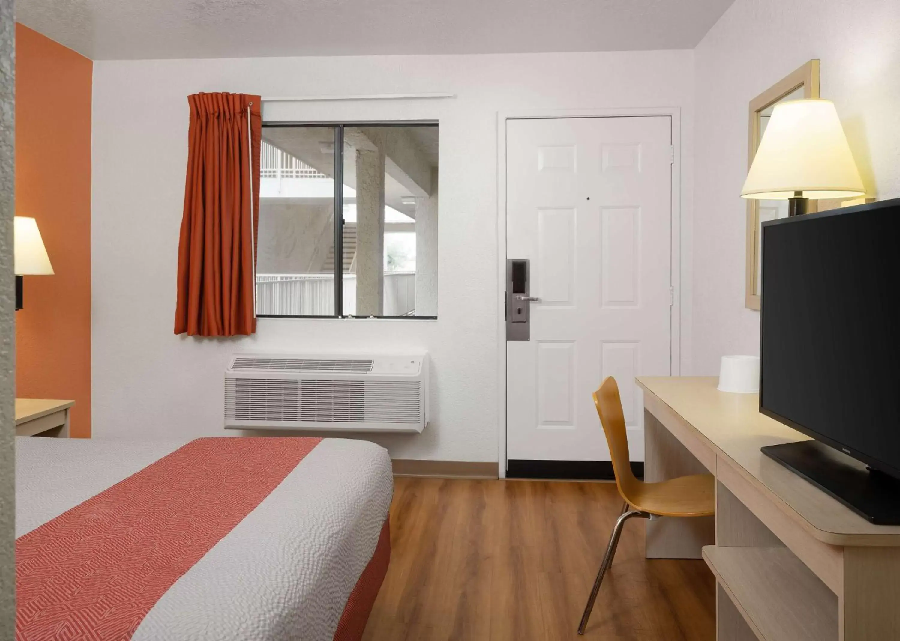 Queen Room - Disability Access - Roll in Shower in Motel 6-Buena Park, CA - Knotts Berry Farm - Disneyland Queen Room - Disability Access - Roll in Shower in Motel 6-Buena Park, CA - Knotts Berry Farm - Disneyland