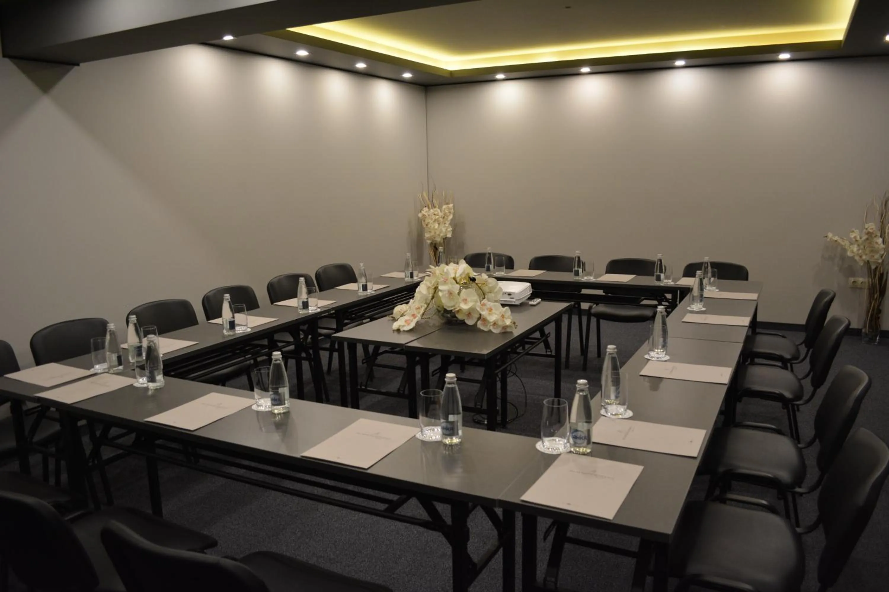Business facilities in All Seasons Residence Design Hotel - Free parking