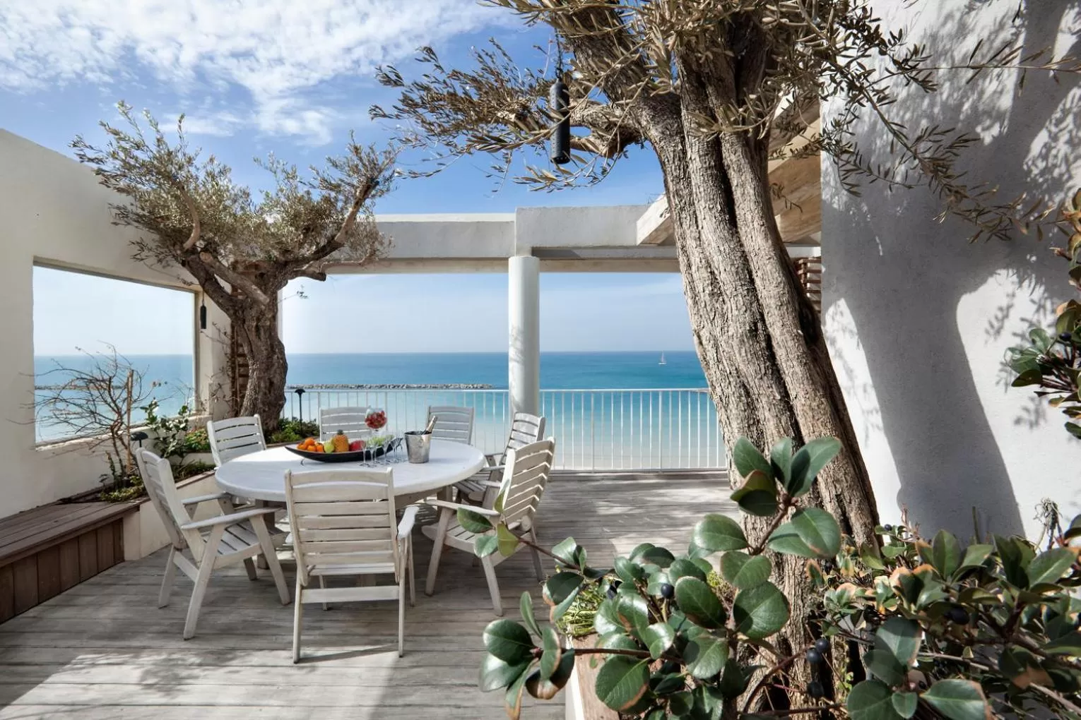 Day in Sea Executive Suites