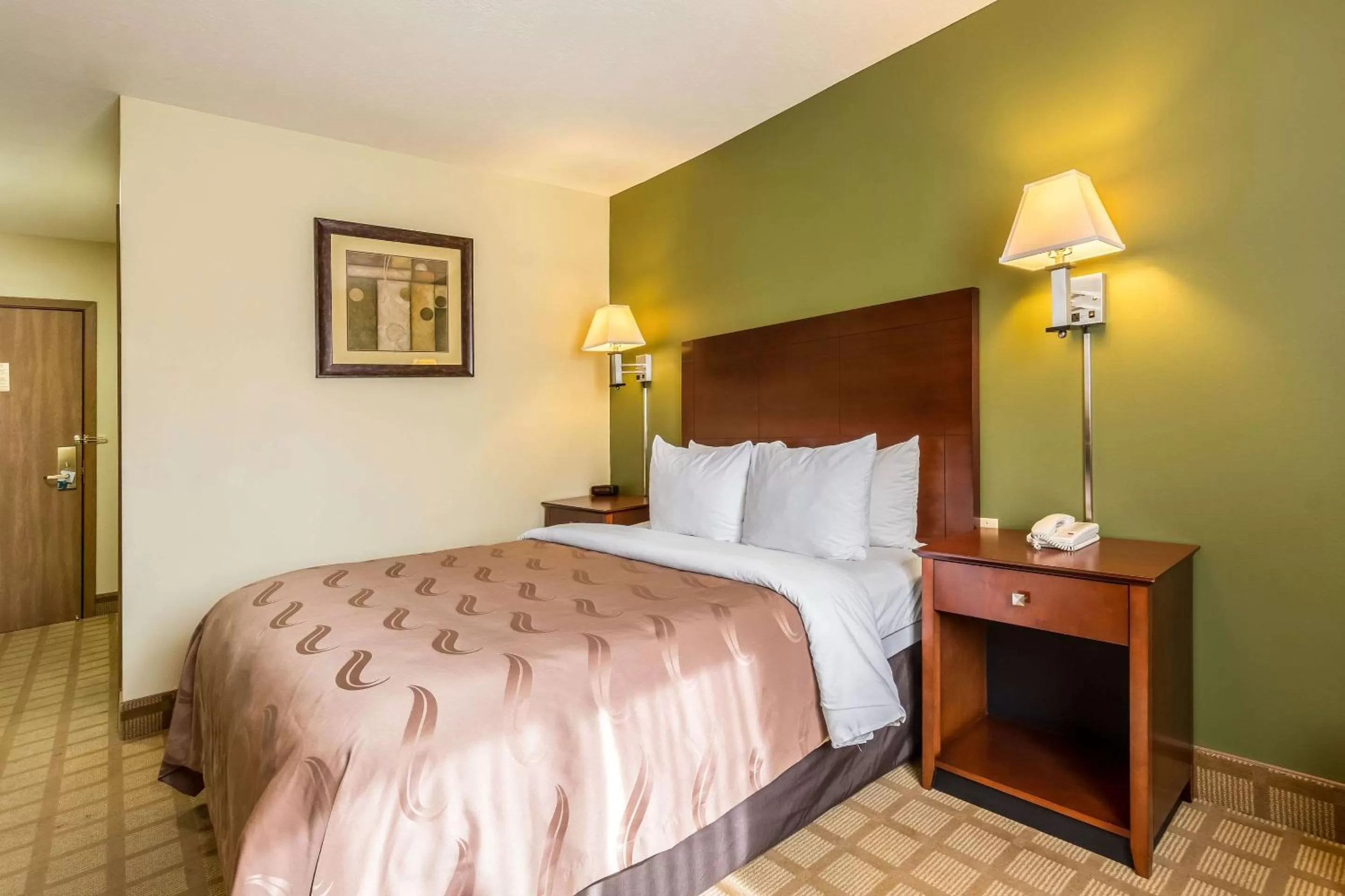 Photo of the whole room, Bed in Quality Inn I-74 Batesville