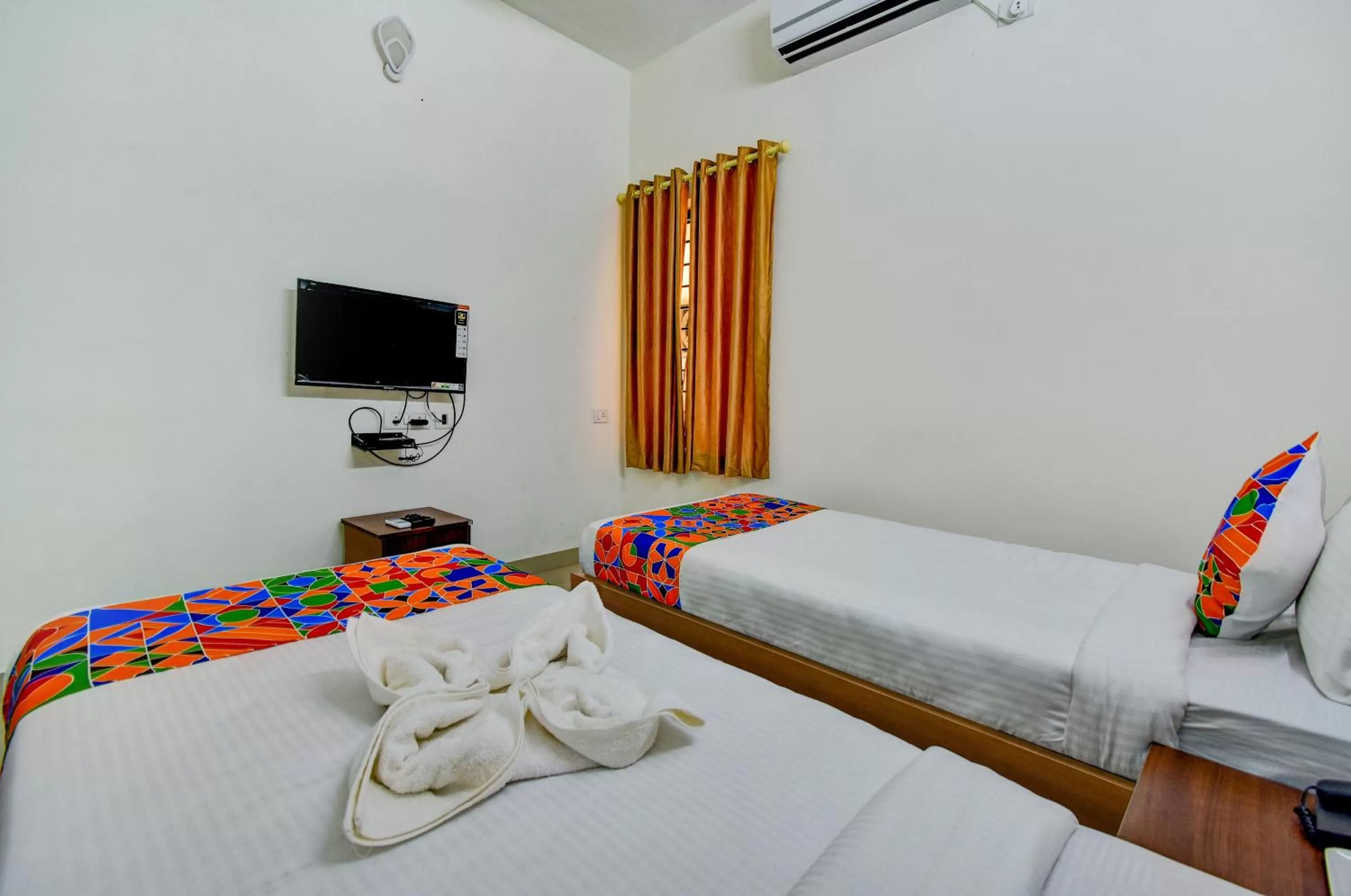 Bedroom, Bed in FabHotel PAS Residency - Nr Marina Beach