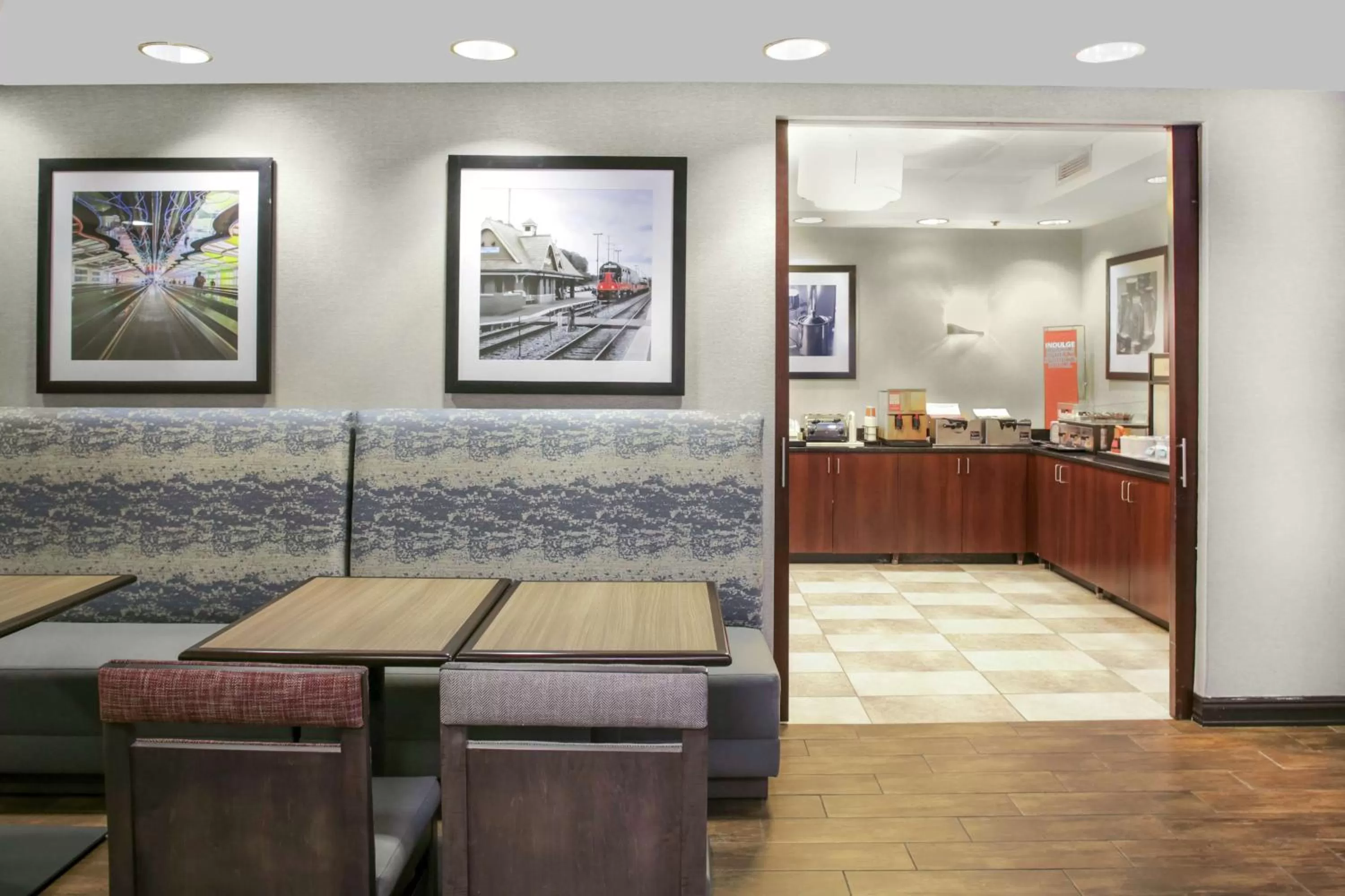 Breakfast, Restaurant/Places to Eat in Hampton Inn Chicago Elgin/I-90