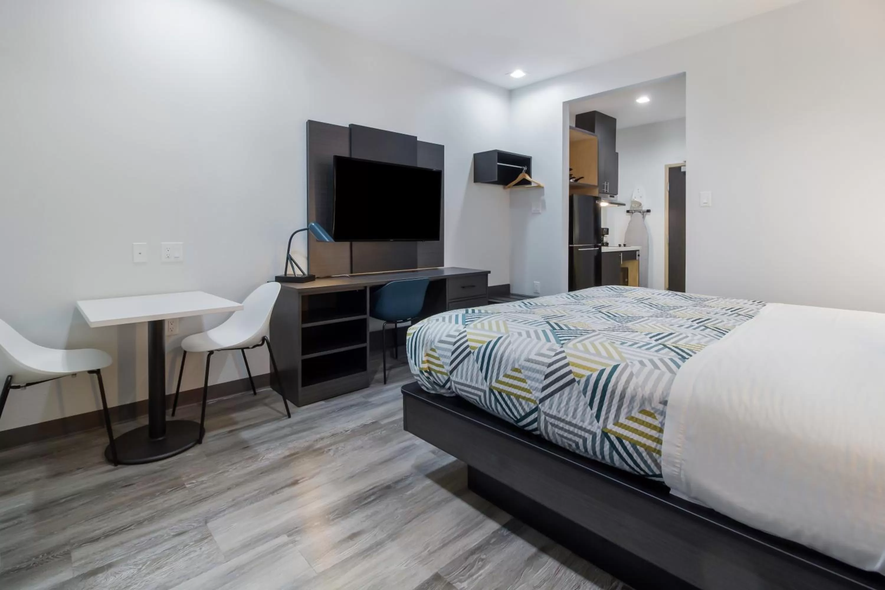 Bedroom, Bed in Studio 6 Katy, Tx