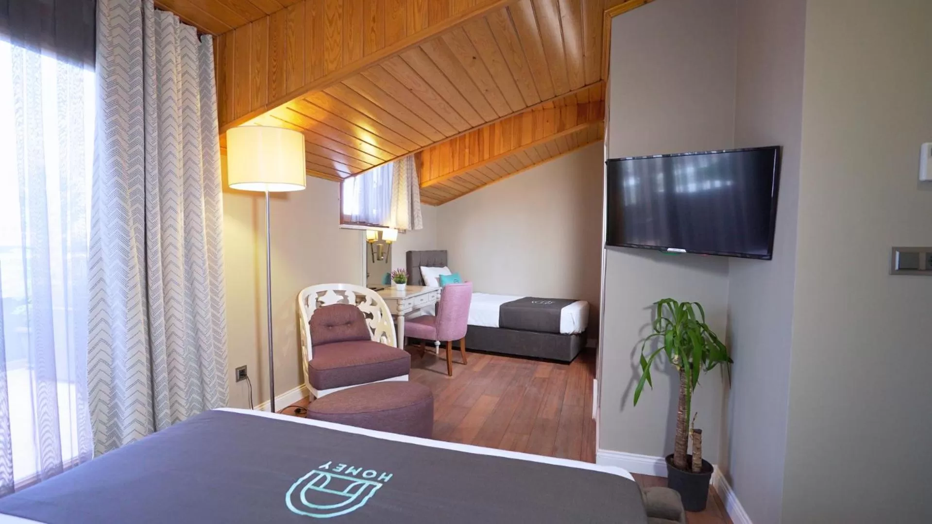 Bed in Homey AirPort Hotel