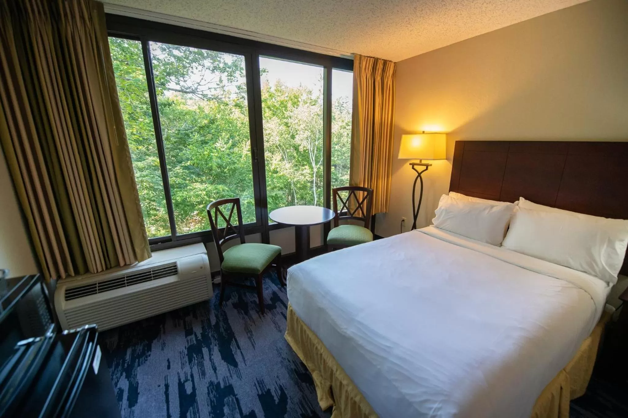 Photo of the whole room, Bed in Holiday Inn Bar Harbor Regency Hotel by IHG