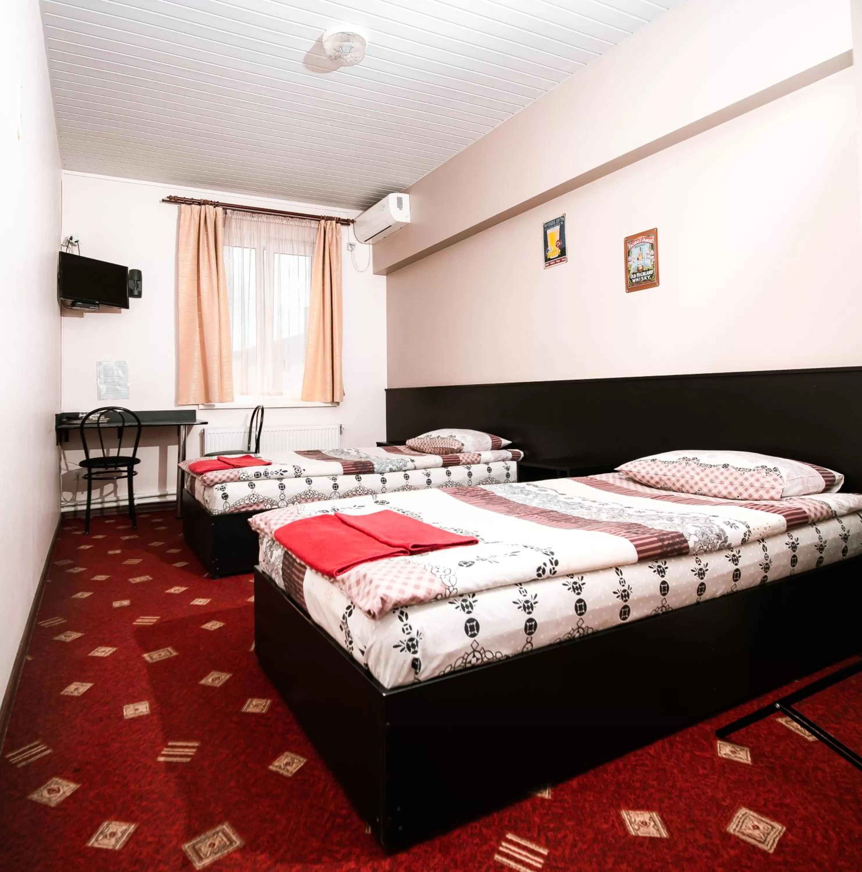 Twin Room with Bathroom in 612КМ