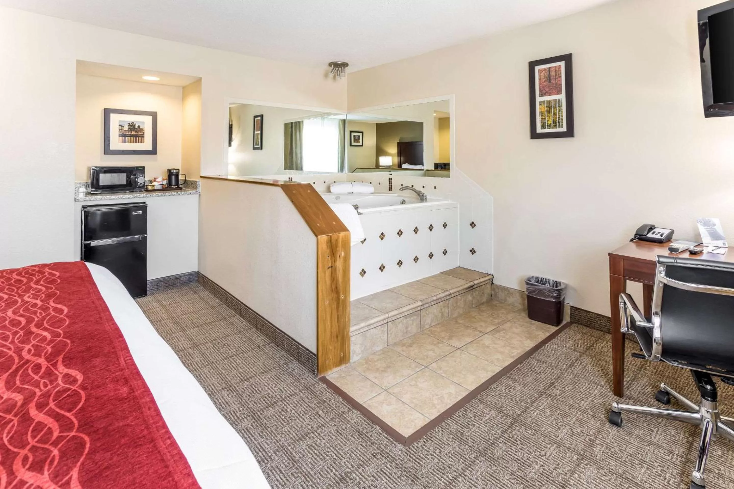 Photo of the whole room in Comfort Inn Waukesha - Milwaukee West