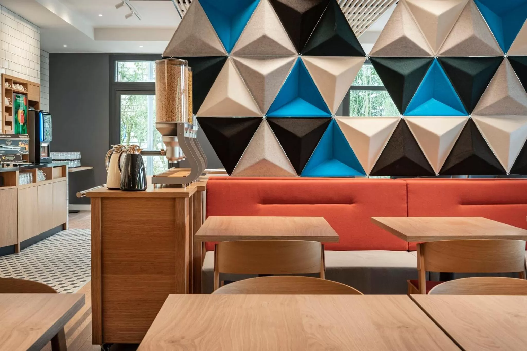 Breakfast in Holiday Inn Express - Marne-la-Vallée Val d'Europe by IHG